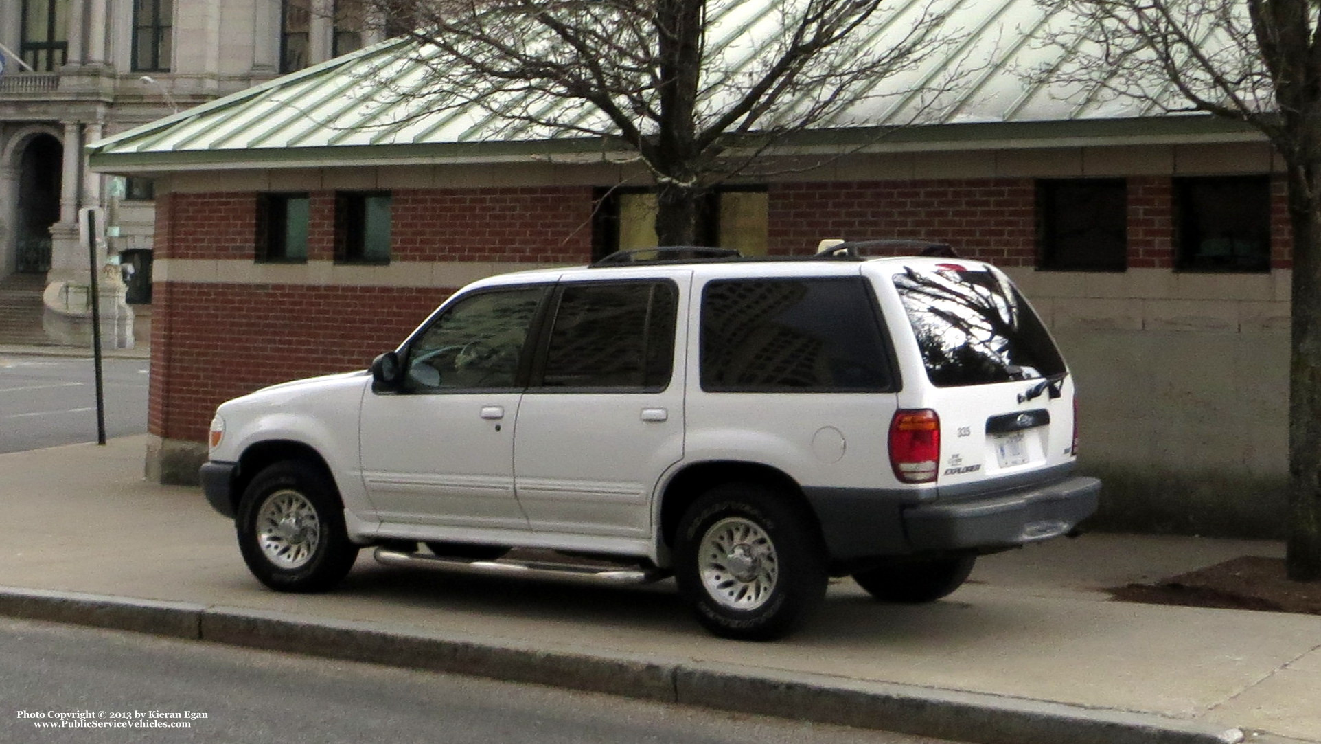 A photo  of Rhode Island Public Transit Authority
            Car 40335, a 1995-2001 Ford Explorer             taken by Kieran Egan