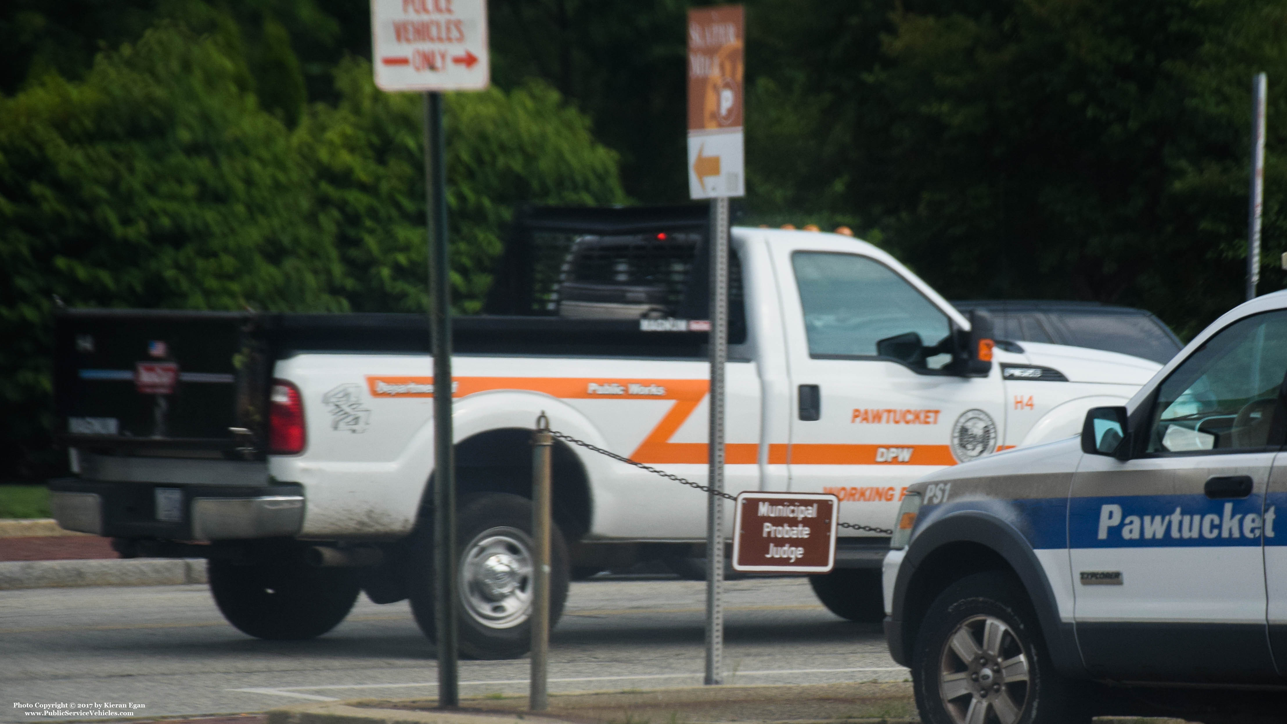 A photo  of Pawtucket Public Works
            Highway 4, a 2011-2016 Ford F-250             taken by Kieran Egan