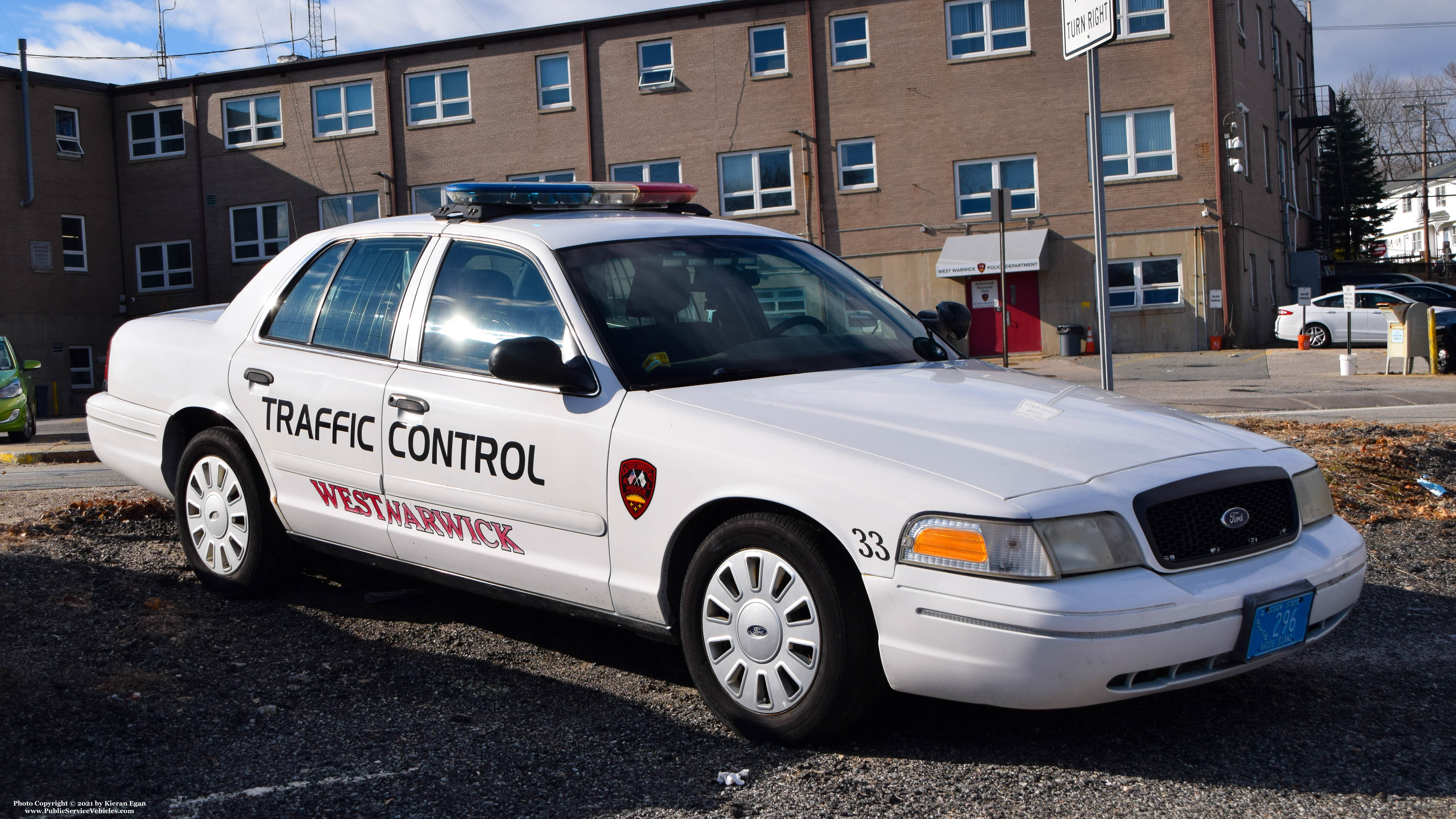 A photo  of West Warwick Police
            Car 33, a 2007 Ford Crown Victoria Police Interceptor             taken by Kieran Egan