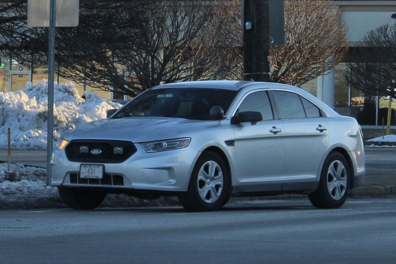 A photo  of Warwick Fire
            Unmarked Unit, a 2013-2019 Ford Police Interceptor Sedan             taken by @riemergencyvehicles