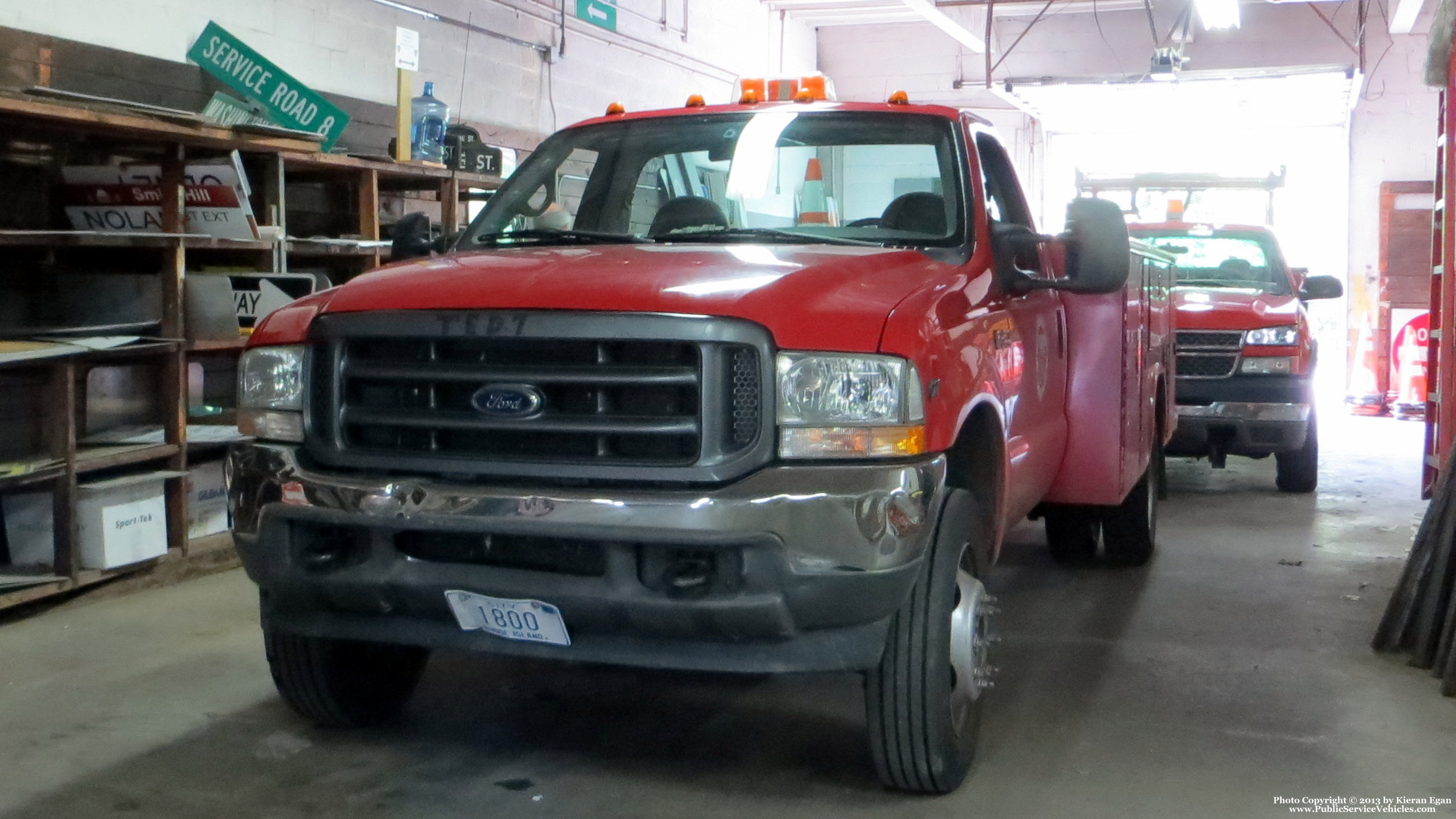 A photo  of Providence Traffic Engineering Division
            Truck 1800, a 1999-2004 Ford F-450             taken by Kieran Egan