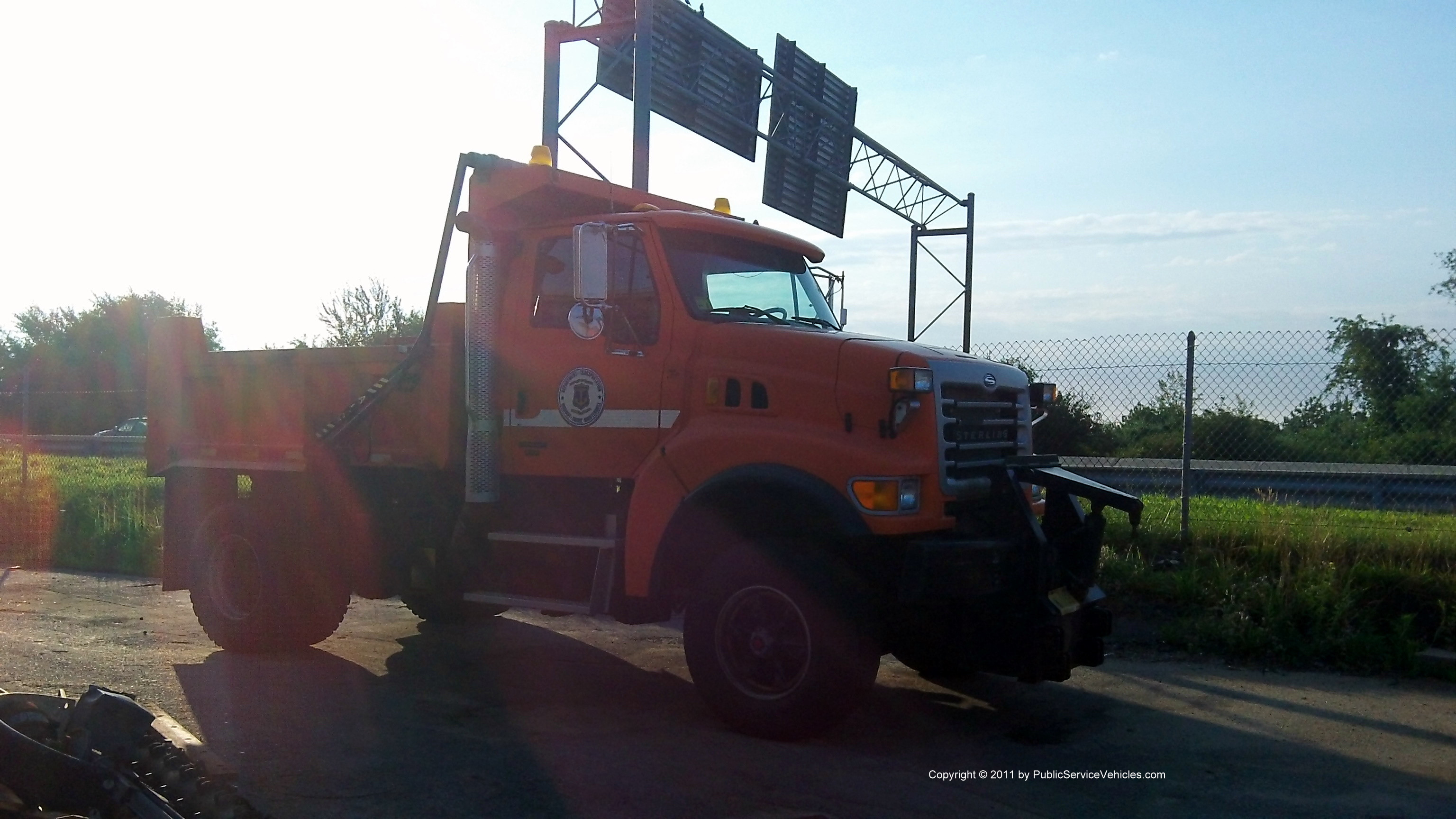 A photo  of Rhode Island Department of Transportation
            Truck 153, a 2001-2009 Sterling             taken by Kieran Egan