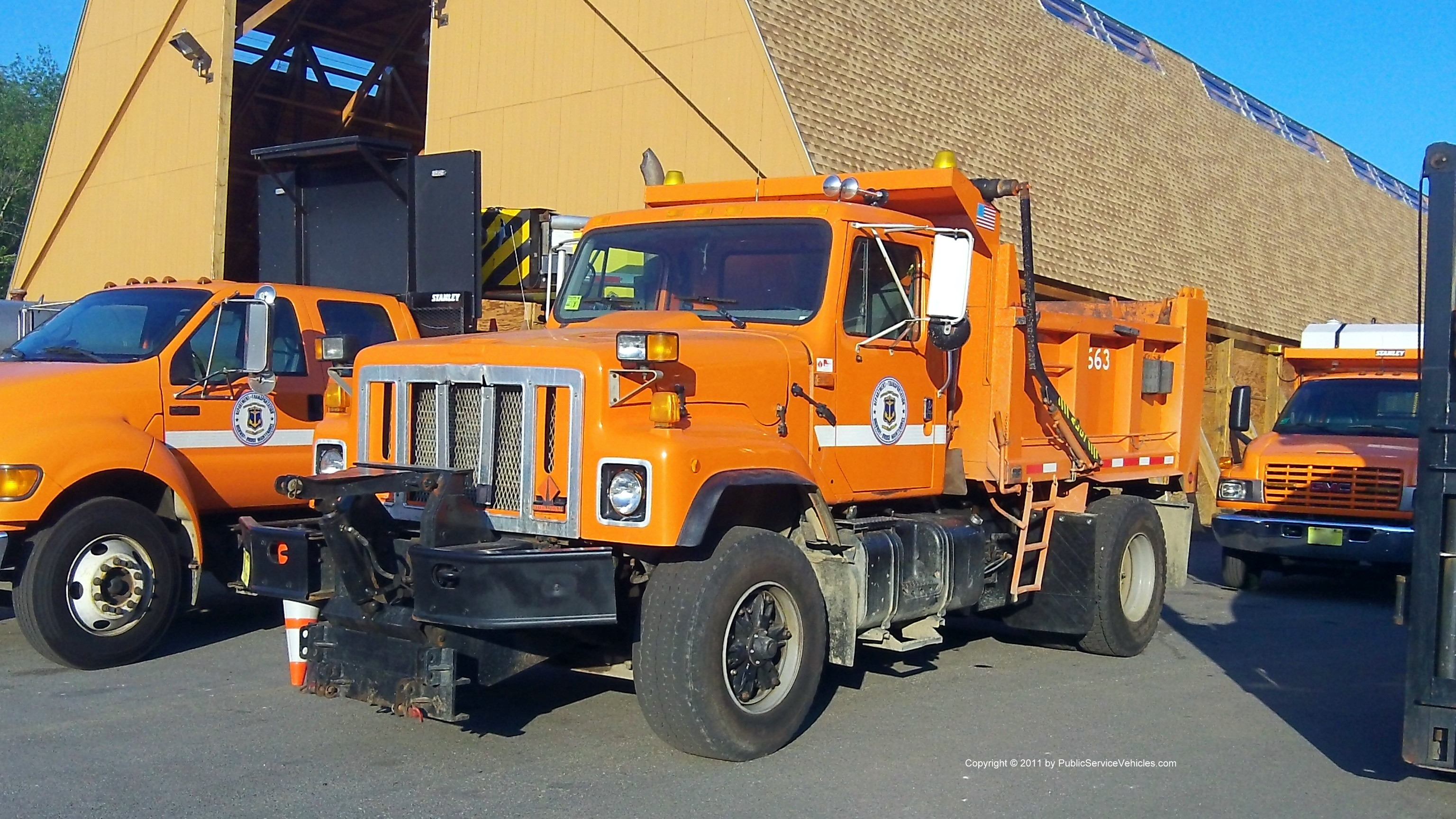 A photo  of Rhode Island Department of Transportation
            Truck 1663, a 1978-1989 International S-Series             taken by Kieran Egan