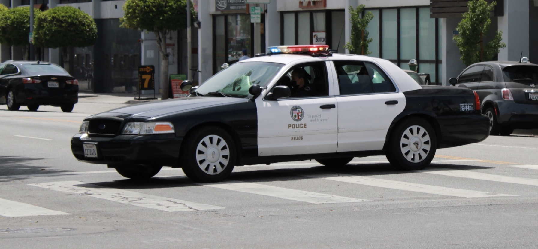 A photo  of Los Angeles Police
            Shop 88306, a 2006-2008 Ford Crown Victoria Police Interceptor             taken by @riemergencyvehicles