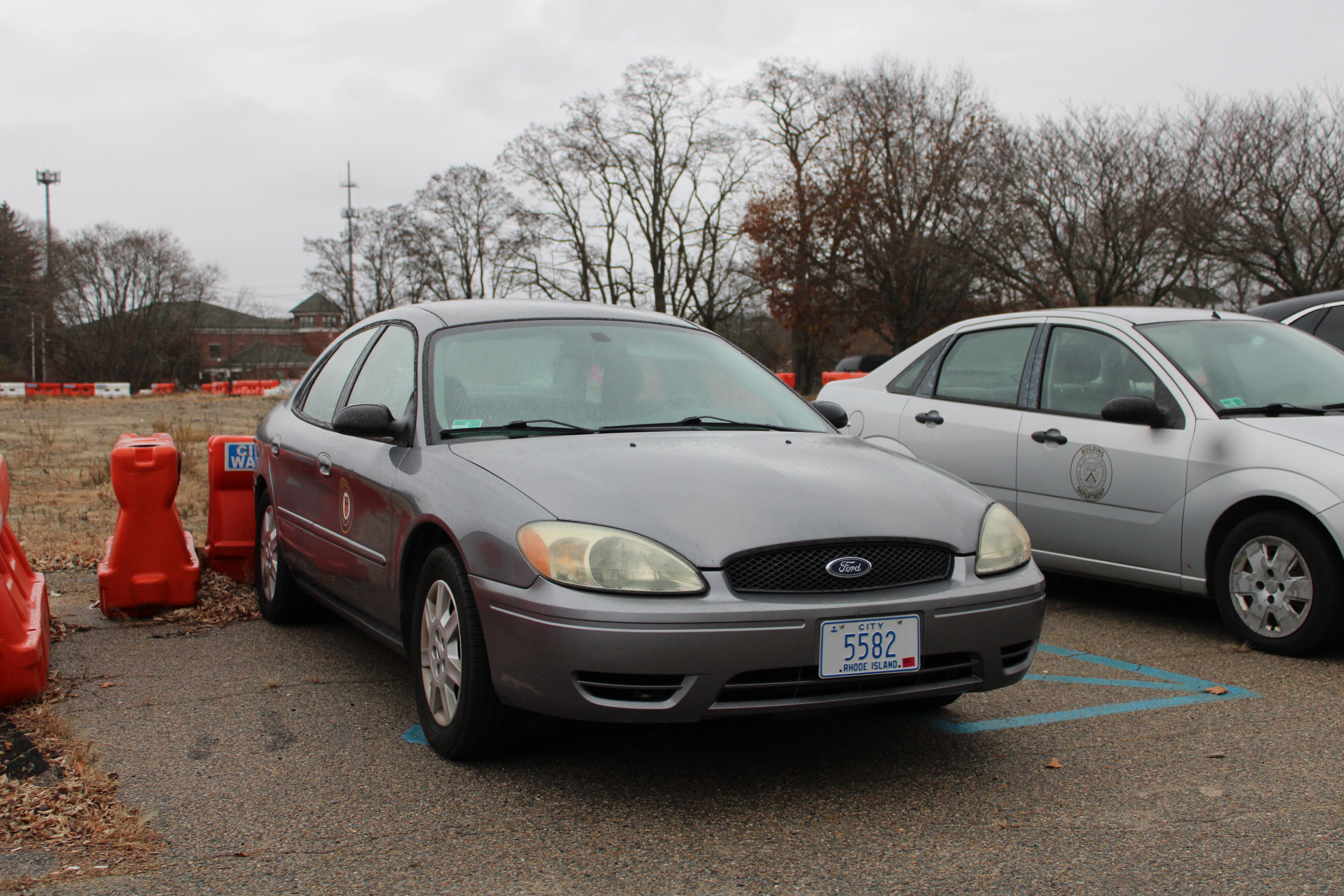 A photo  of Warwick Public Works
            Car 5582, a 2004-2007 Ford Taurus             taken by @riemergencyvehicles