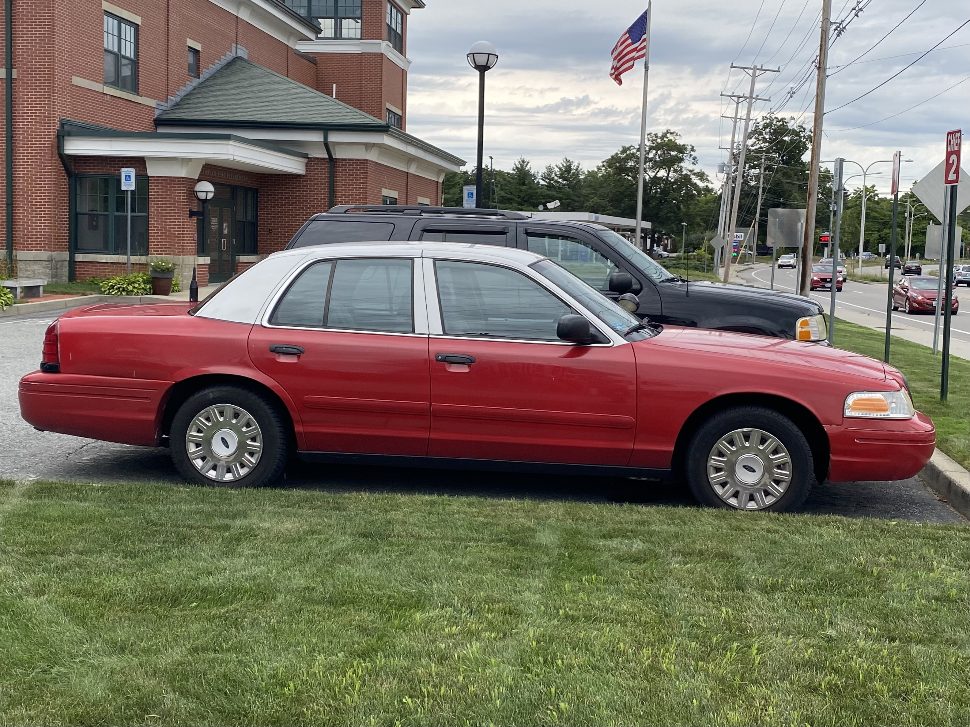 A photo  of Warwick Fire
            Car 3, a 2003-2004 Ford Crown Victoria Police Interceptor             taken by @riemergencyvehicles