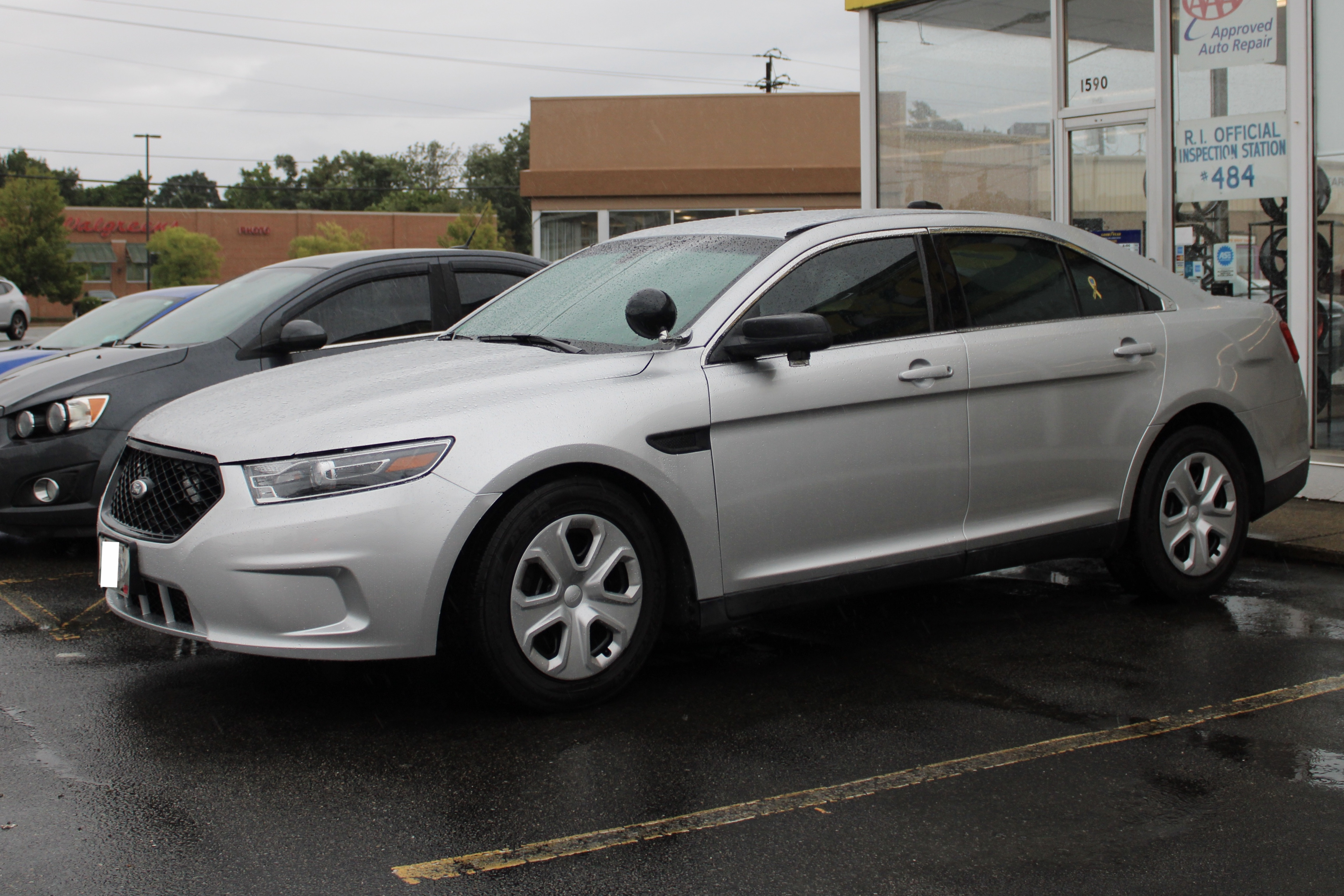 A photo  of Warwick Police
            Unmarked Unit, a 2013-2019 Ford Police Interceptor Sedan             taken by @riemergencyvehicles