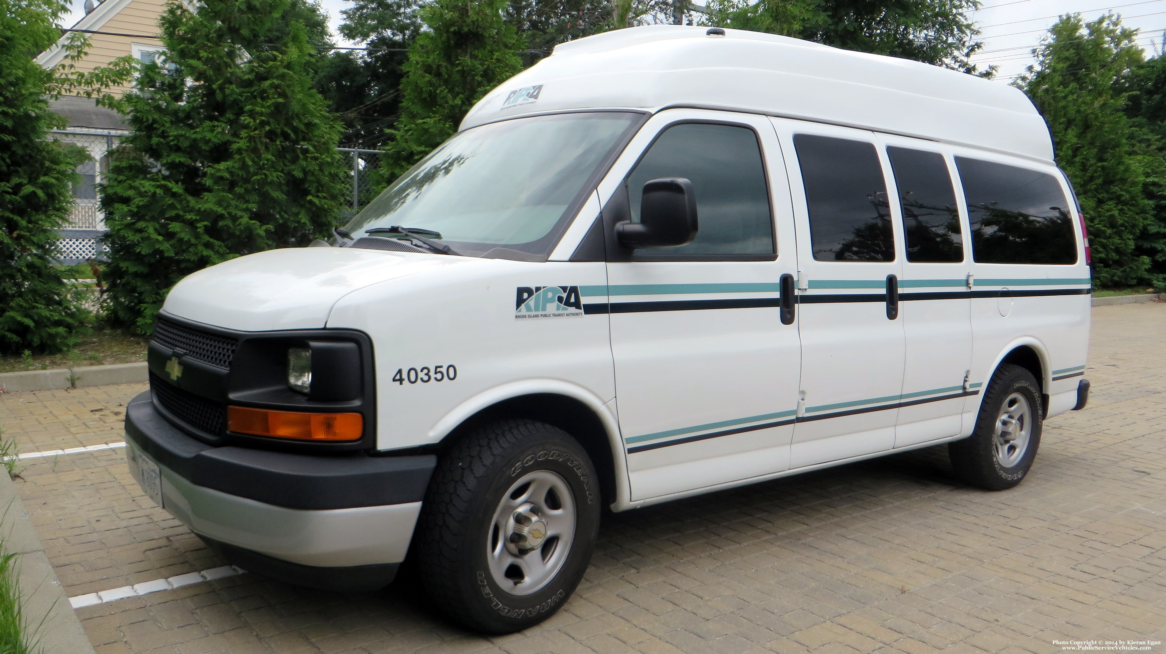 A photo  of Rhode Island Public Transit Authority
            Van 40350, a 2003 Chevrolet Express             taken by Kieran Egan