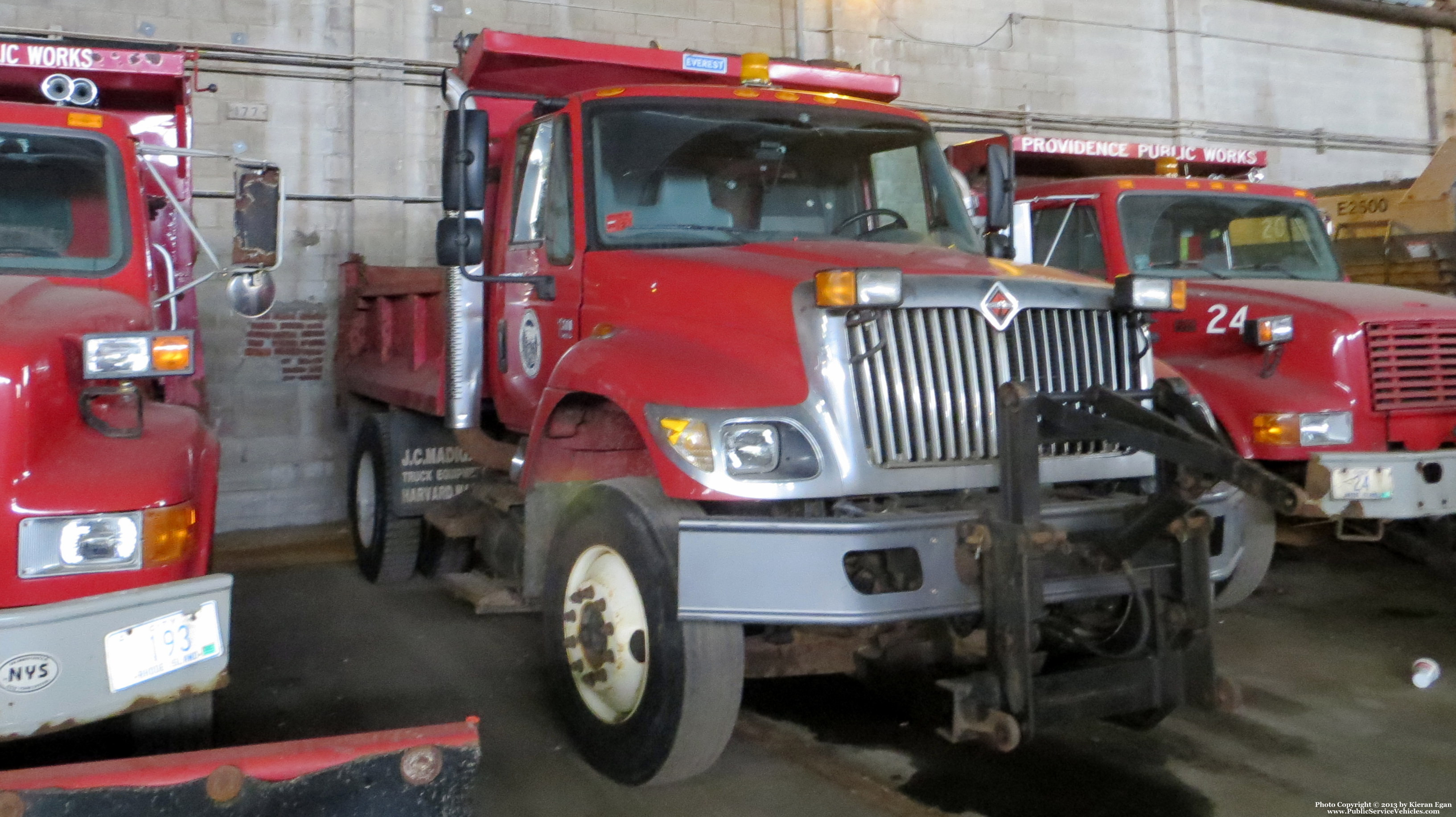 A photo  of Providence Highway Division
            Truck 62, a 2002-2012 International 7300             taken by Kieran Egan