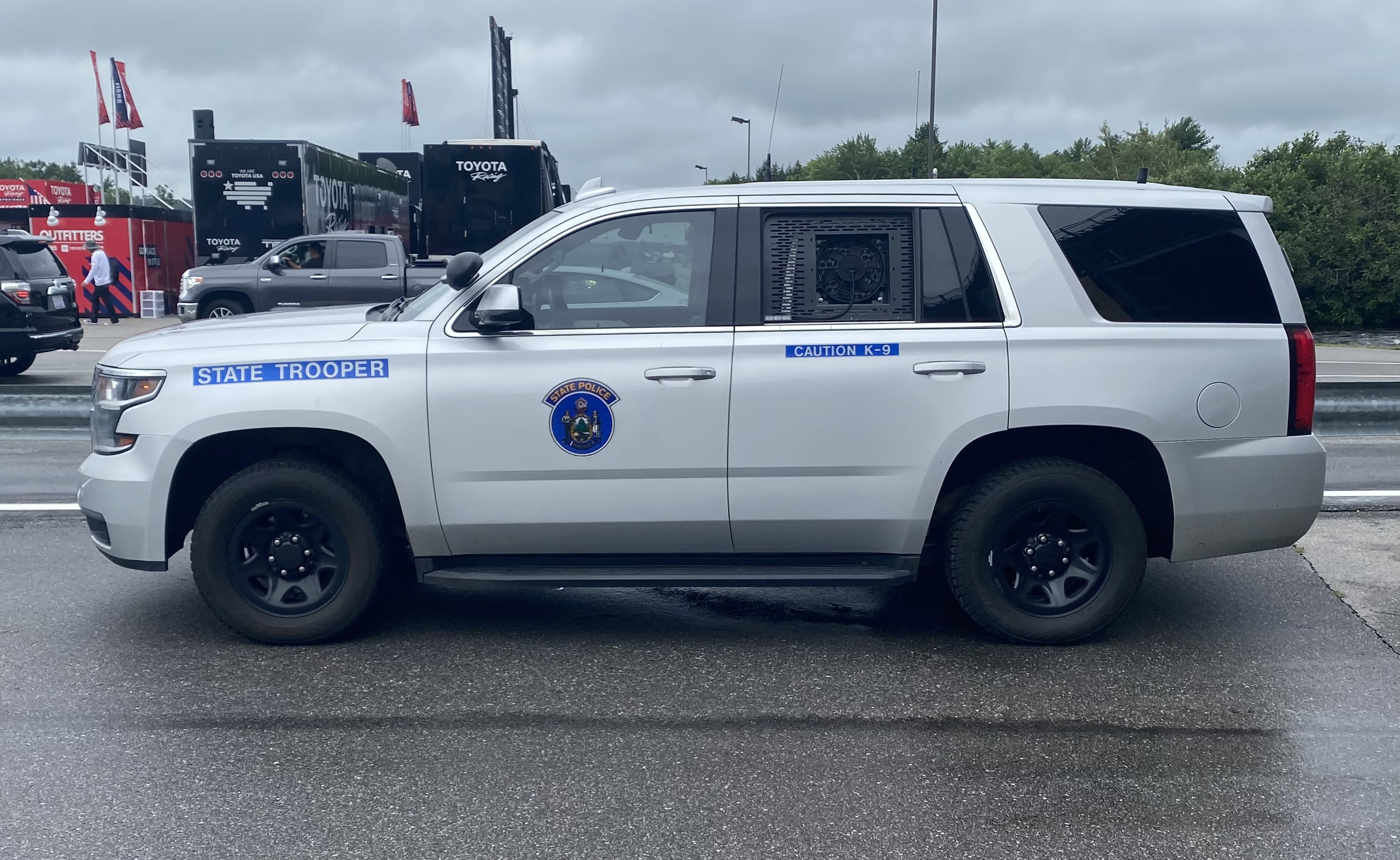 A photo  of Maine State Police
            Cruiser 828, a 2015-2019 Chevrolet Tahoe             taken by @riemergencyvehicles