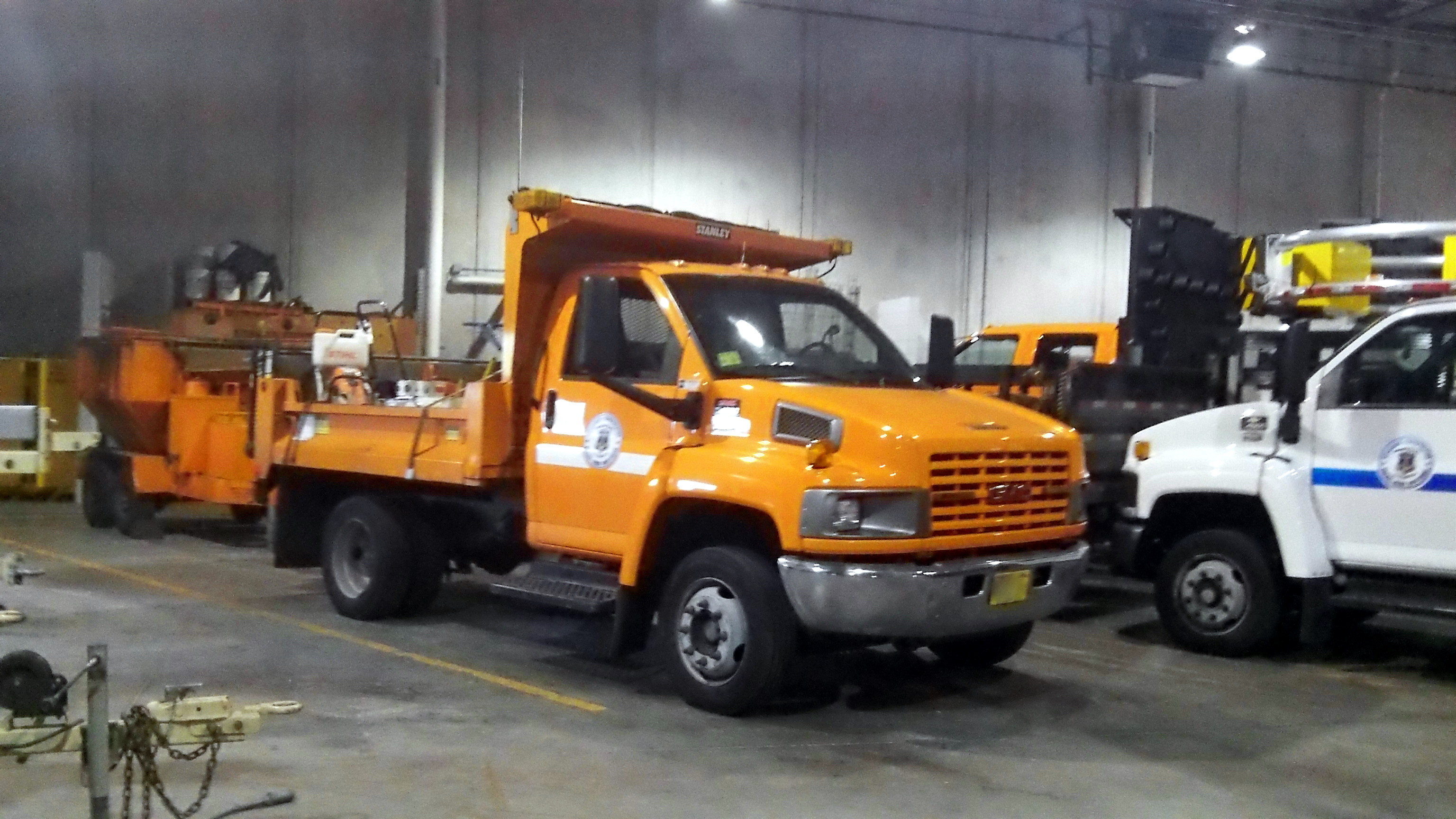 A photo  of Rhode Island Department of Transportation
            Truck 2235, a 2003-2006 Chevrolet C4500             taken by Kieran Egan