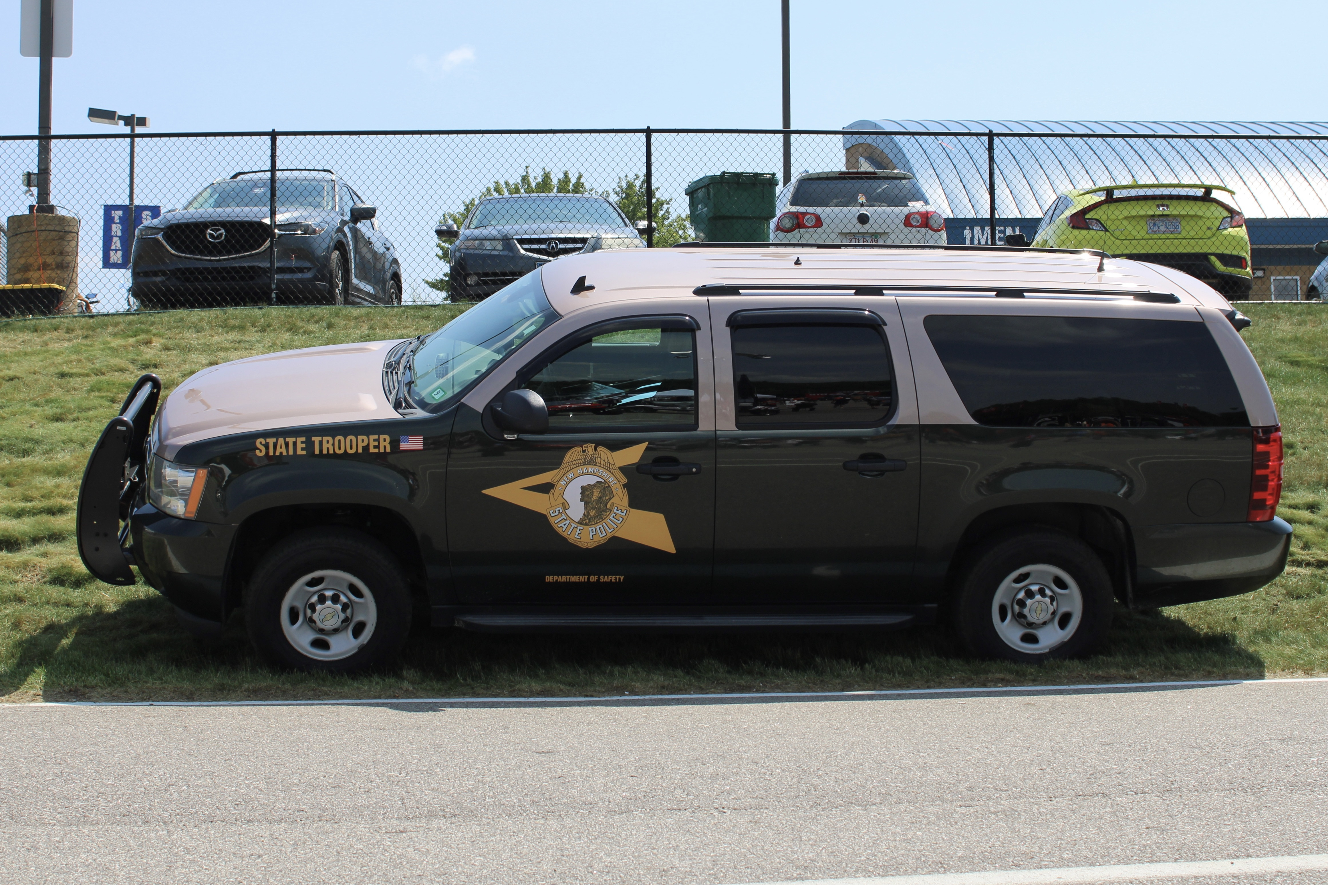 A photo  of New Hampshire State Police
            Cruiser 87, a 2007-2014 Chevrolet Suburban             taken by @riemergencyvehicles