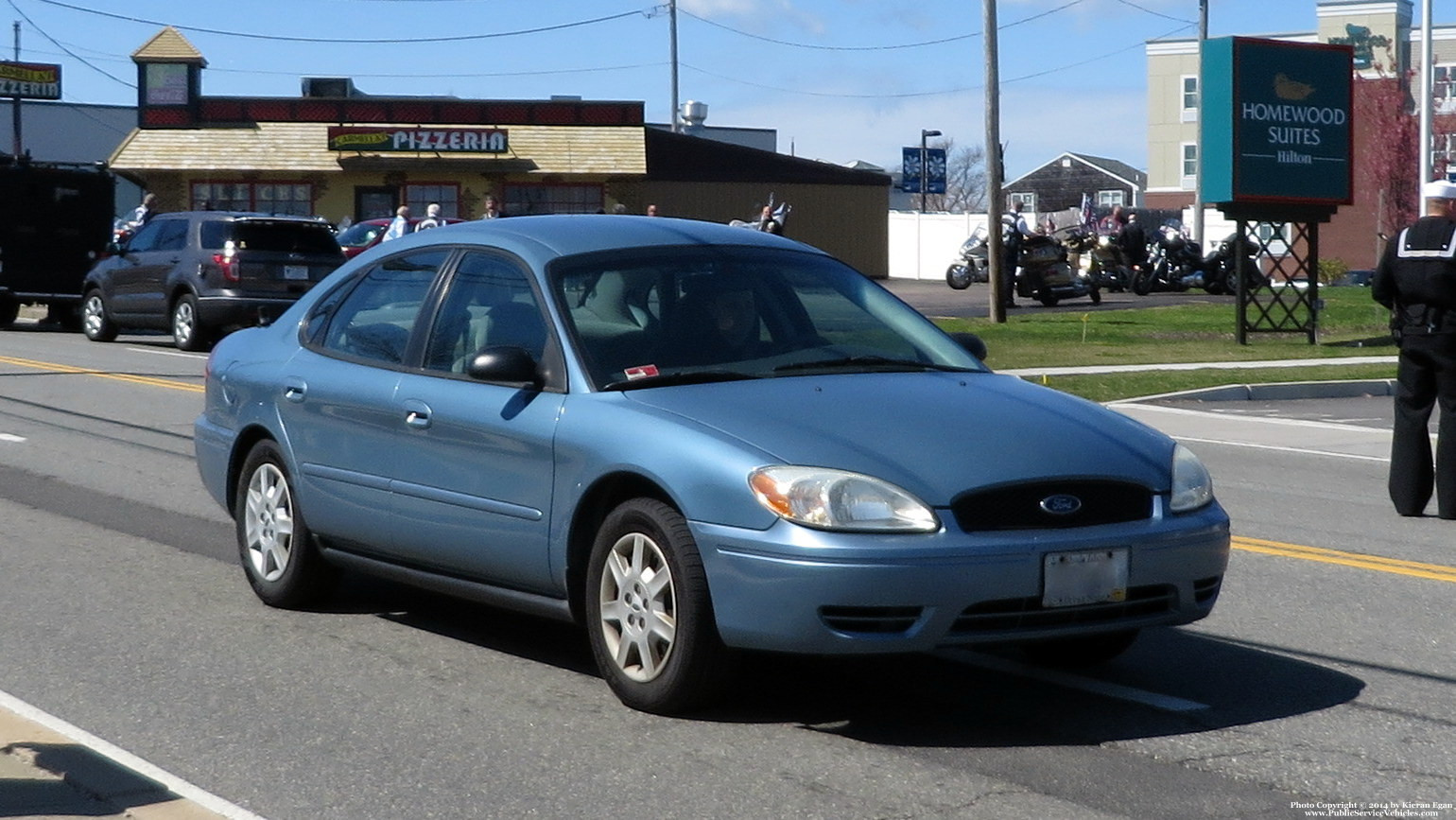 A photo  of Newport Police
            Unmarked Unit, a 2004-2007 Ford Taurus             taken by Kieran Egan