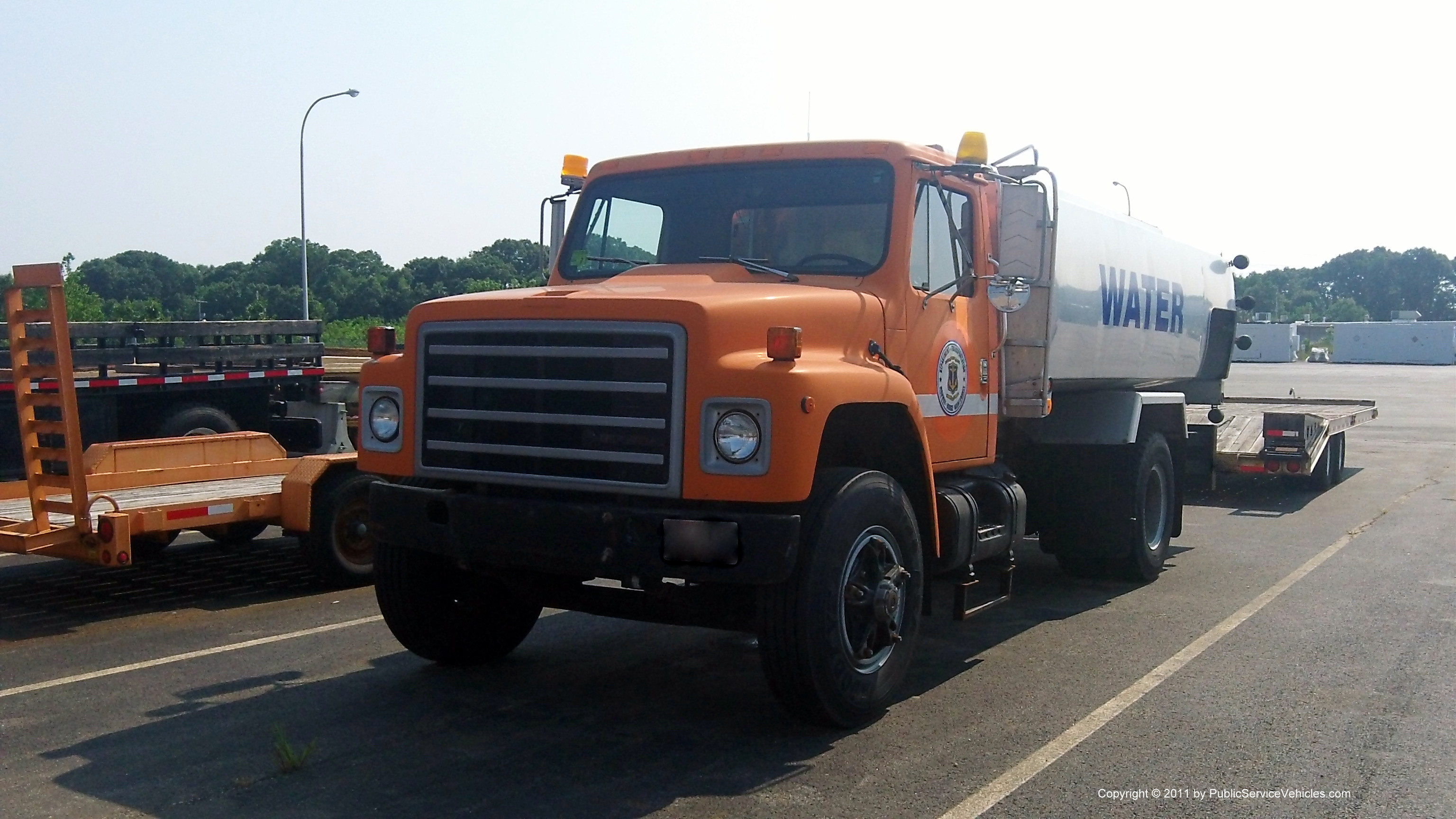 A photo  of Rhode Island Department of Transportation
            Truck 134, a 1978-1989 International S-Series             taken by Kieran Egan