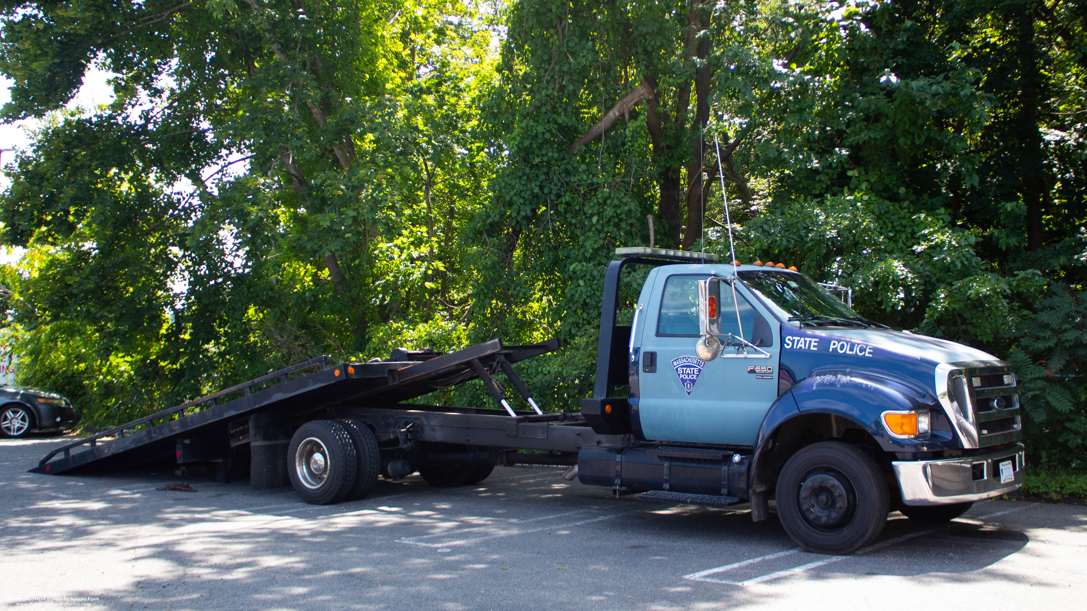 A photo  of Massachusetts State Police
            Truck 2001, a 2004 Ford F-650             taken by Kieran Egan