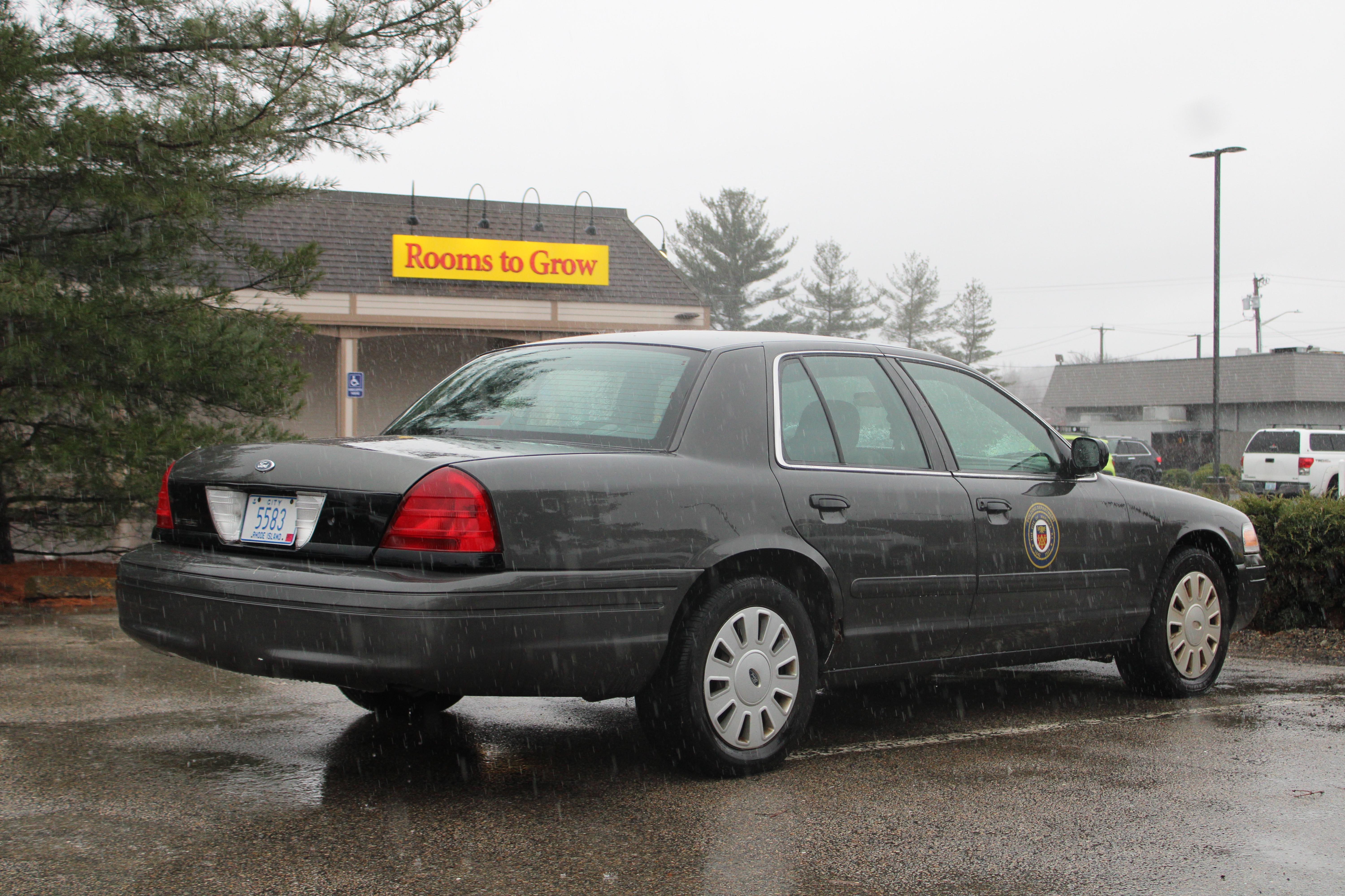 A photo  of Warwick Public Works
            Car 5583, a 2006-2008 Ford Crown Victoria Police Interceptor             taken by @riemergencyvehicles