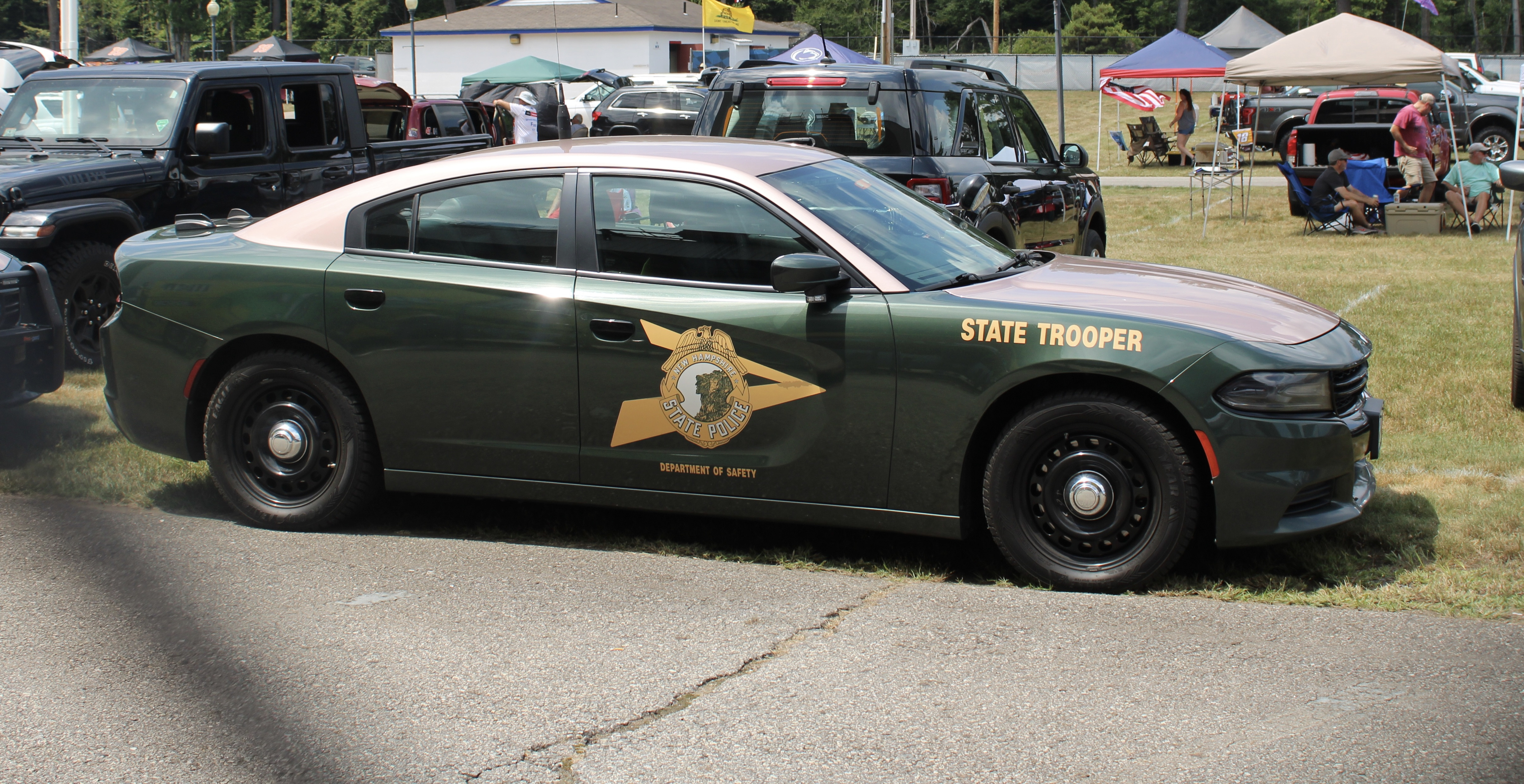 A photo  of New Hampshire State Police
            Cruiser 400, a 2017-2019 Dodge Charger             taken by @riemergencyvehicles