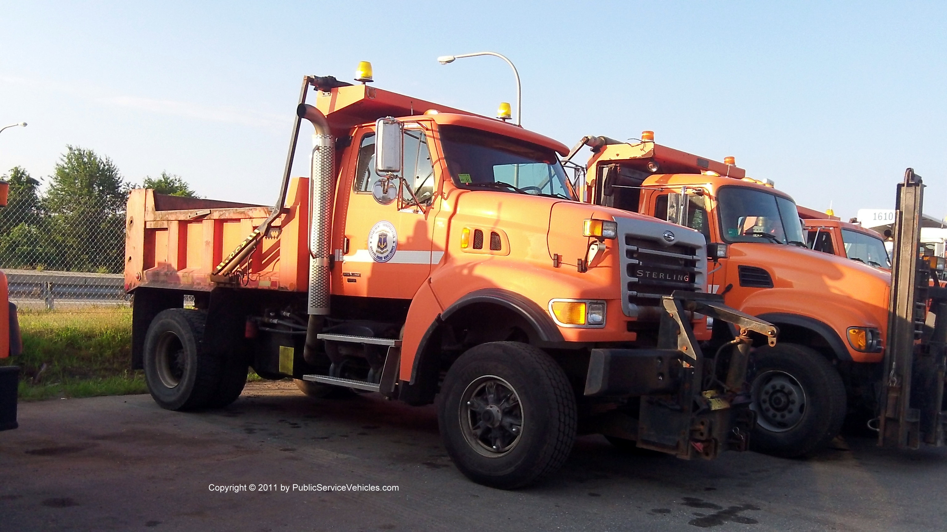 A photo  of Rhode Island Department of Transportation
            Truck 141, a 2001-2009 Sterling             taken by Kieran Egan