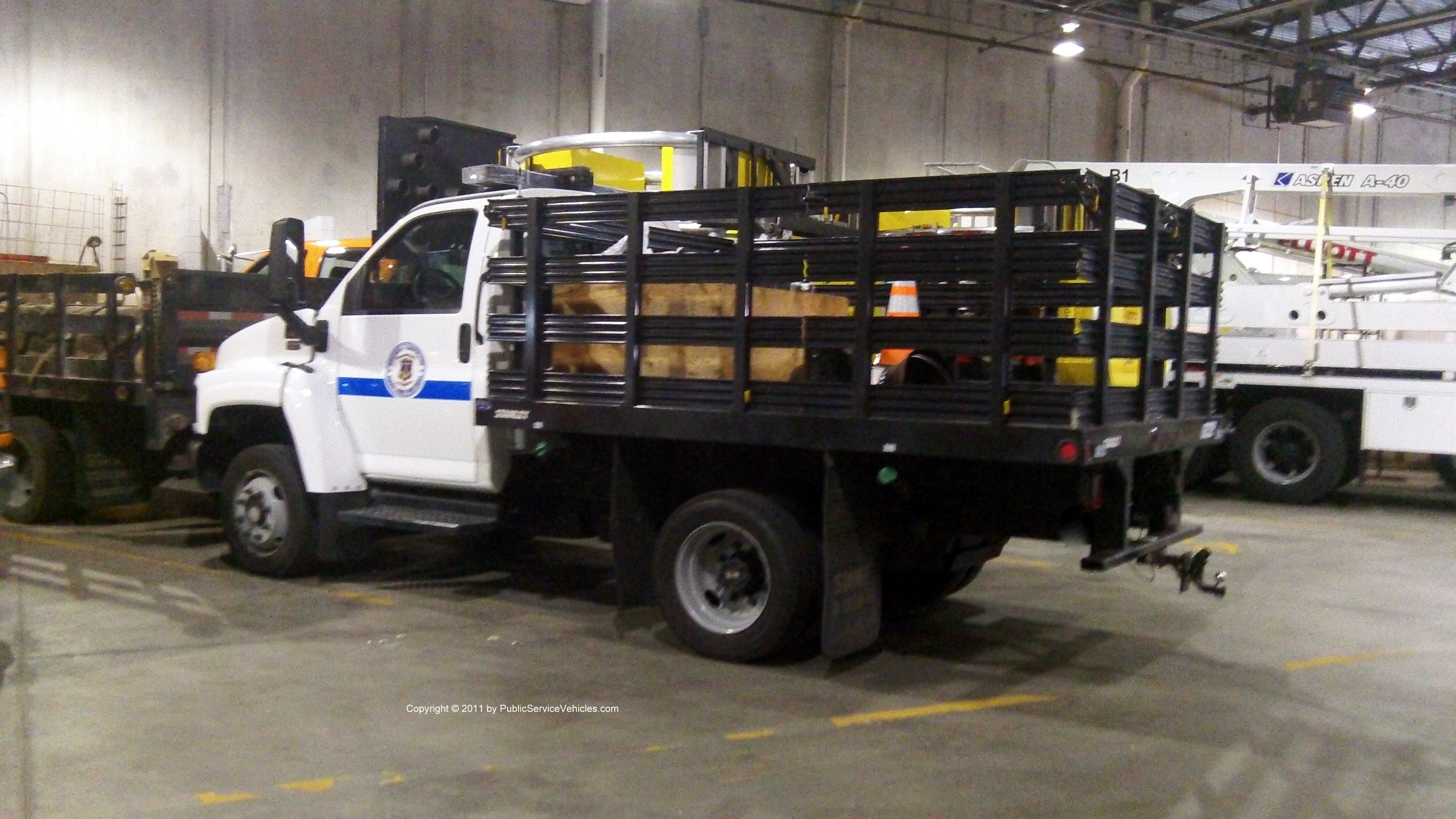 A photo  of Rhode Island Department of Transportation
            Truck 2710, a 2003-2006 Chevrolet C4500             taken by Kieran Egan