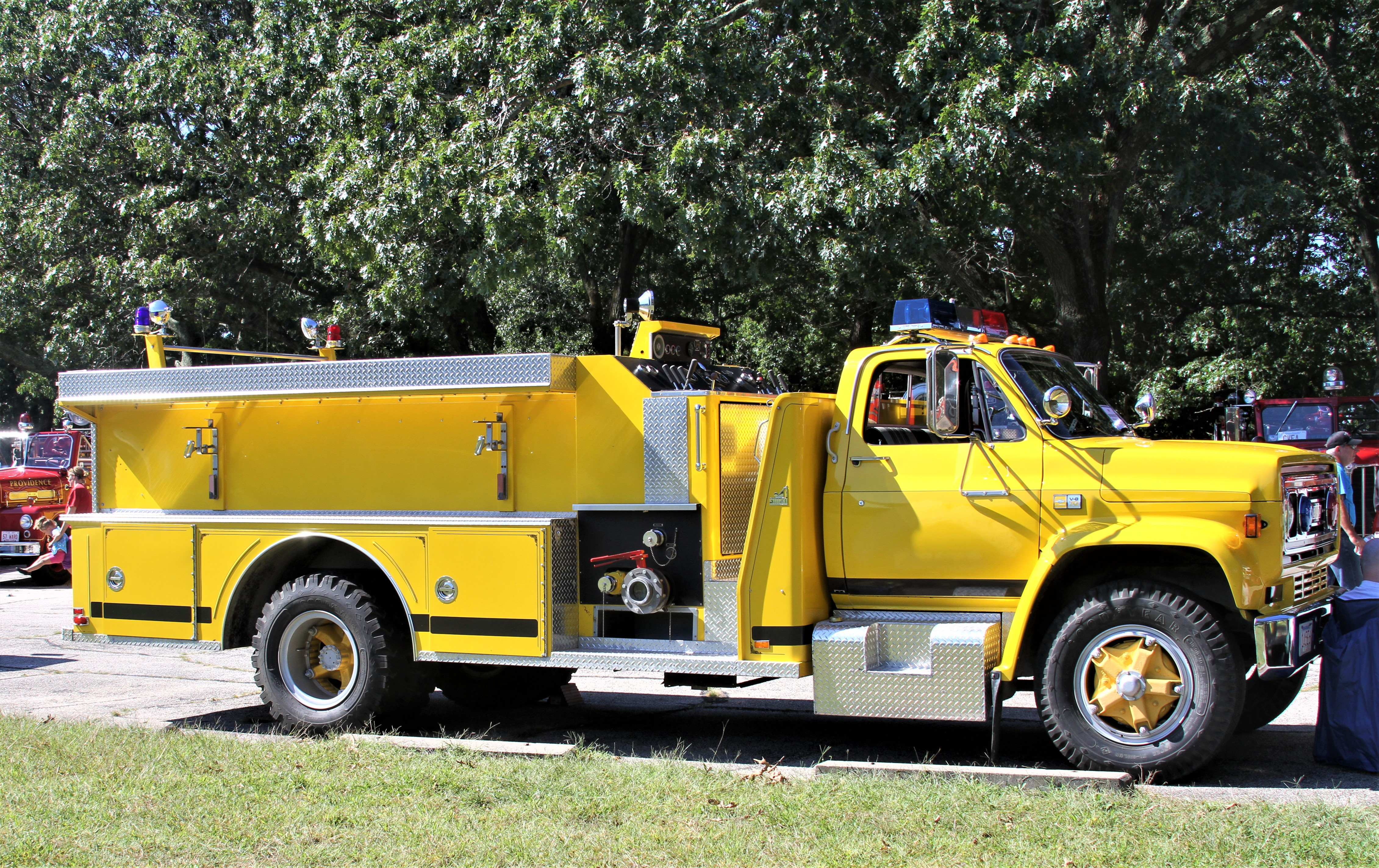 A photo  of Antique Fire Apparatus in Rhode Island
            Antique Engine, a 1980-1990 GMC             taken by Richard Schmitter