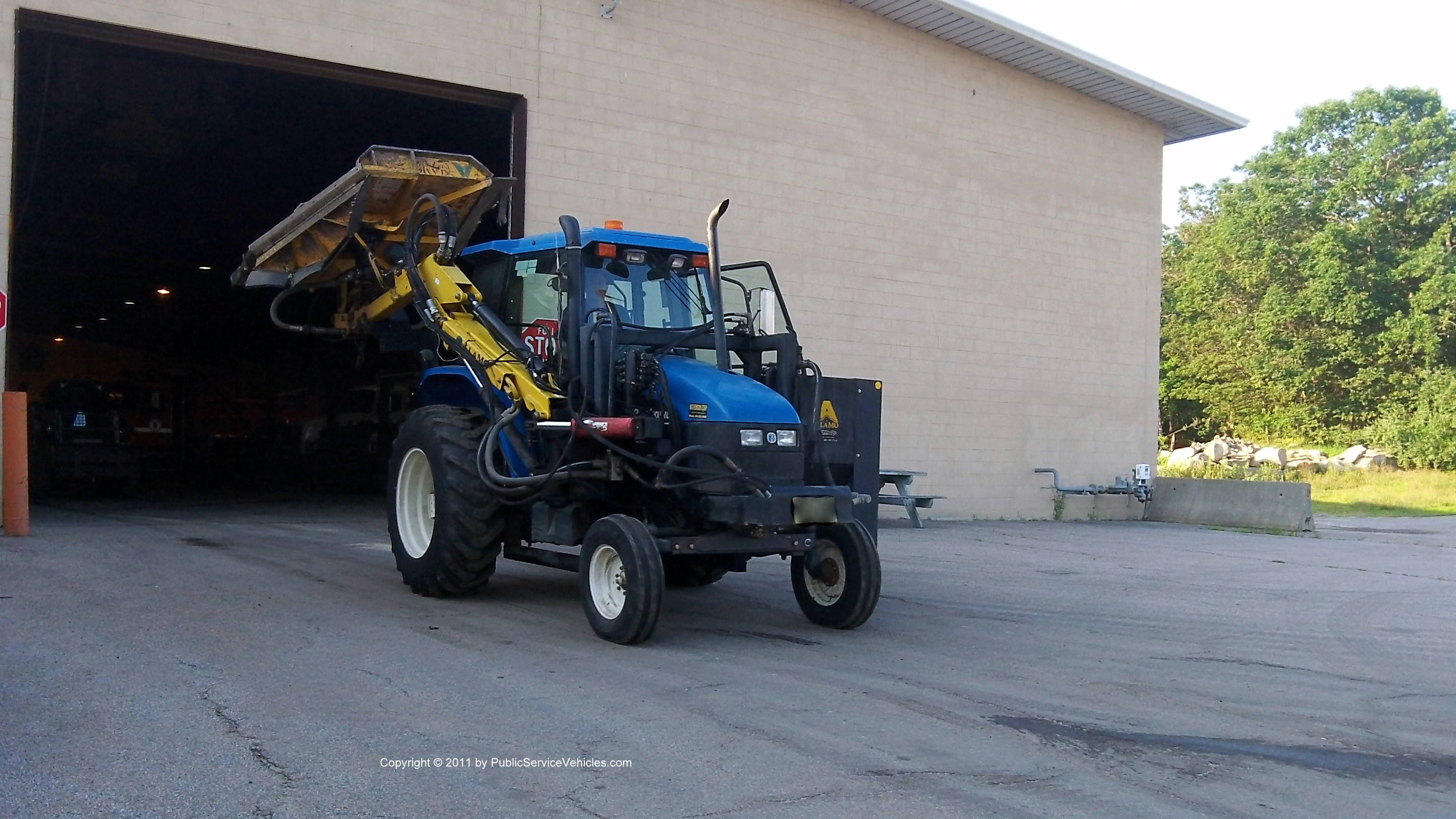 A photo  of Rhode Island Department of Transportation
            Mower/Sidewalk Sweeper 304, a 1990-2010 Mower             taken by Kieran Egan