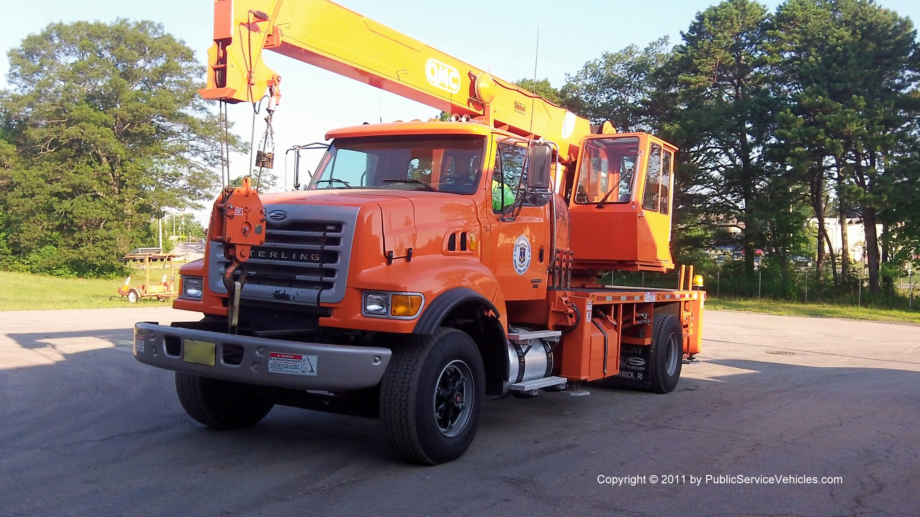 A photo  of Rhode Island Department of Transportation
            Truck 1299, a 2001-2009 Sterling             taken by Kieran Egan