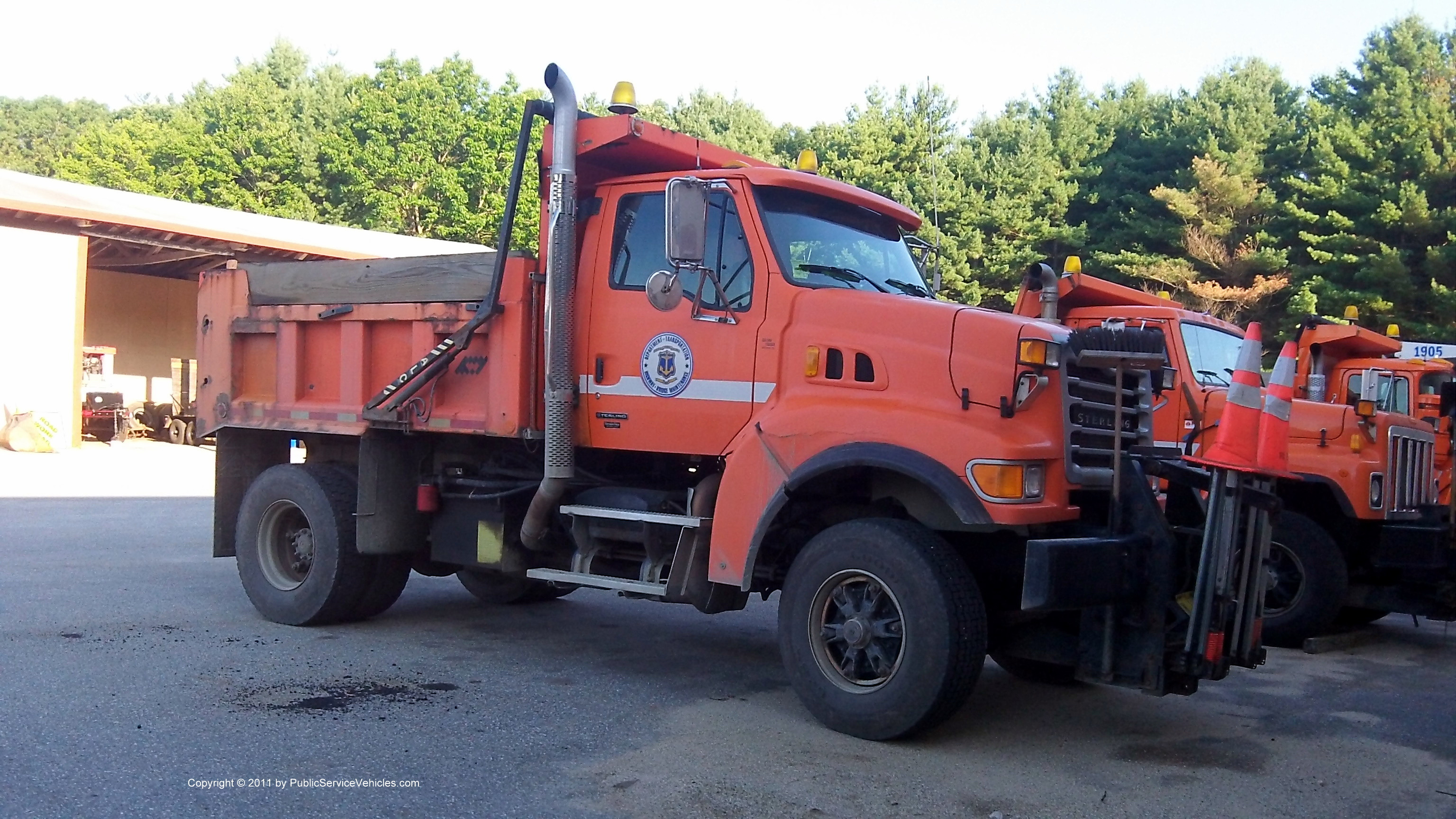A photo  of Rhode Island Department of Transportation
            Truck 113, a 2001-2009 Sterling             taken by Kieran Egan