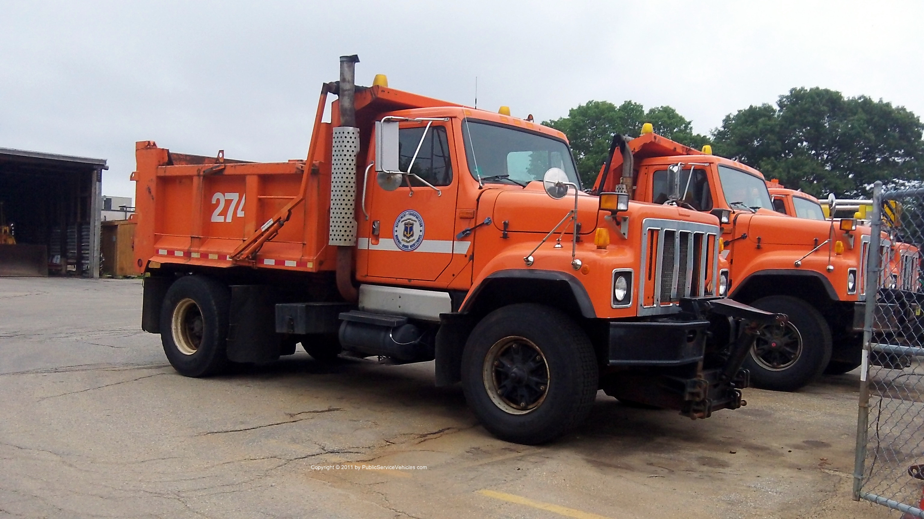 A photo  of Rhode Island Department of Transportation
            Truck 274, a 1978-1989 International S-Series             taken by Kieran Egan