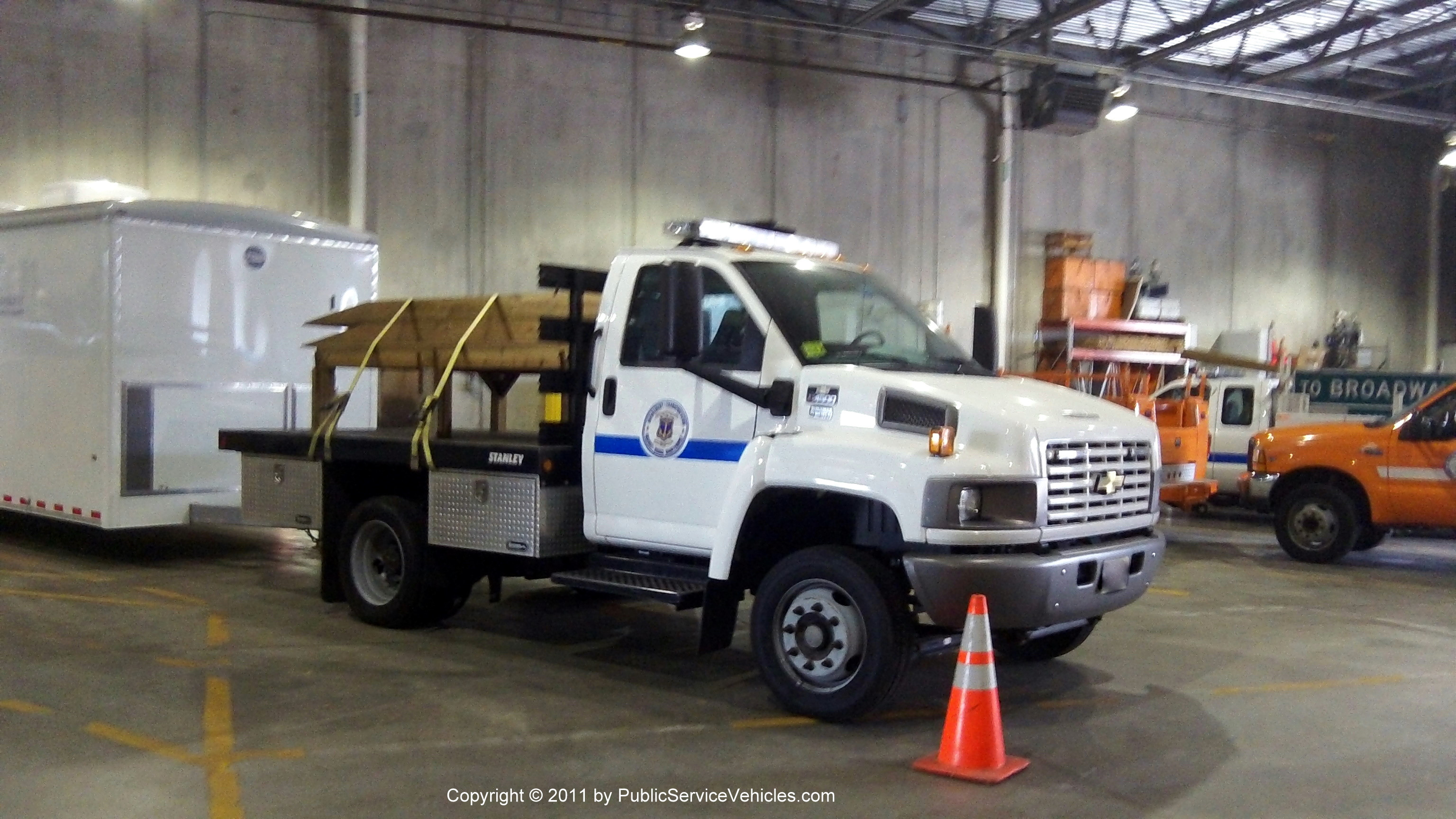 A photo  of Rhode Island Department of Transportation
            Truck 2979, a 2003-2006 Chevrolet C4500             taken by Kieran Egan