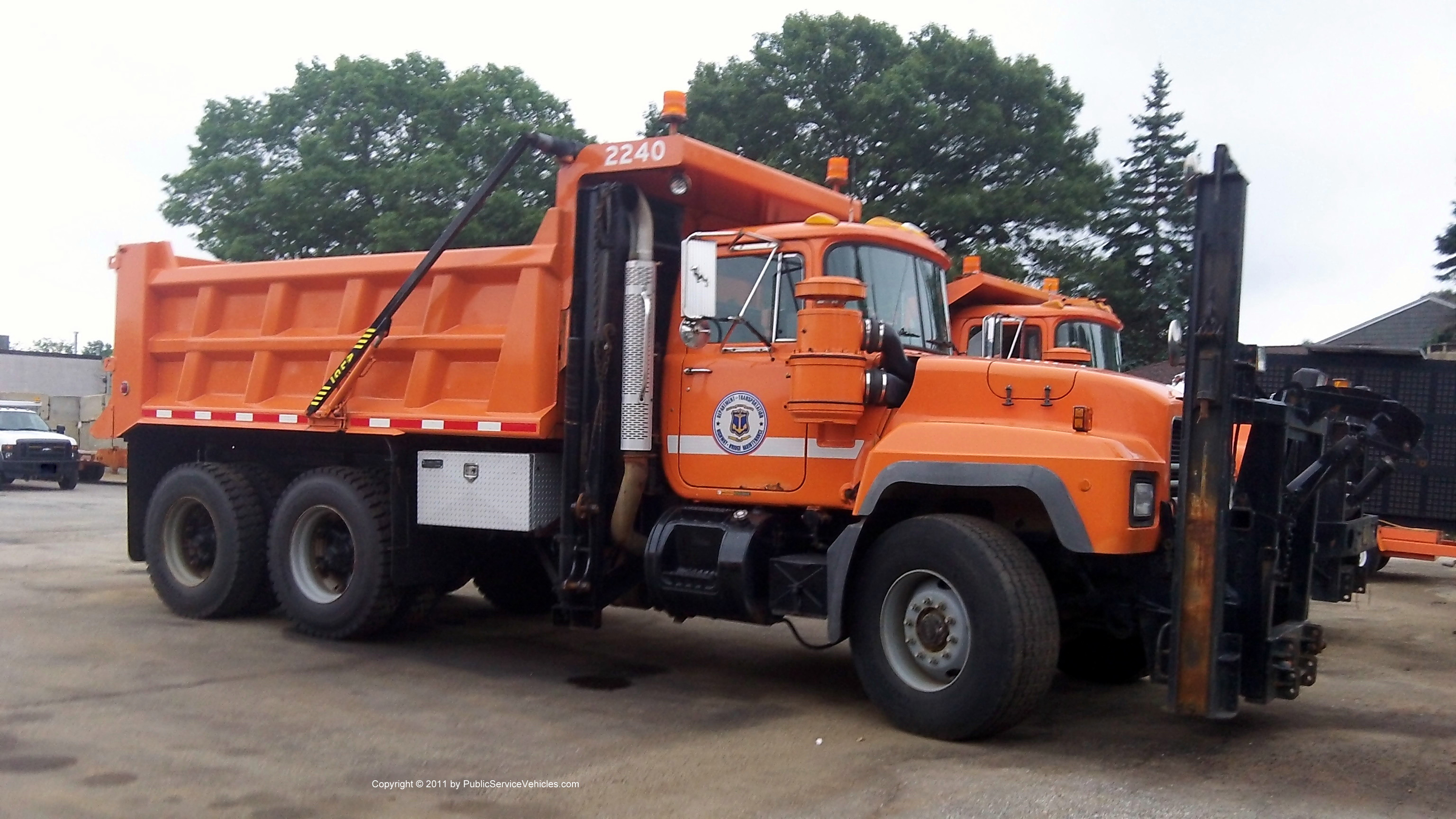 A photo  of Rhode Island Department of Transportation
            Truck 2240, a 1990-2010 Mack             taken by Kieran Egan