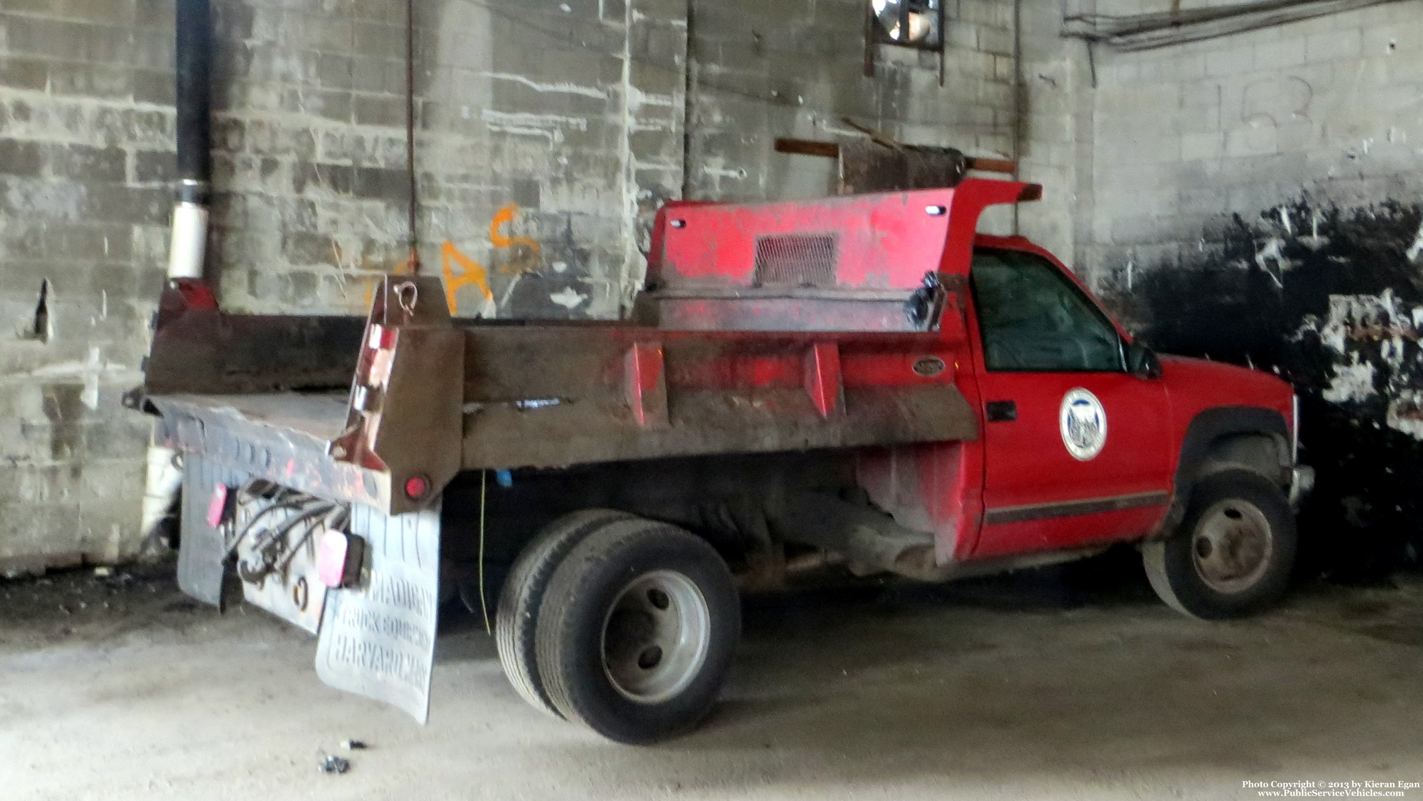 A photo  of Providence Highway Division
            Truck 123, a 1988-1998 Chevrolet             taken by Kieran Egan