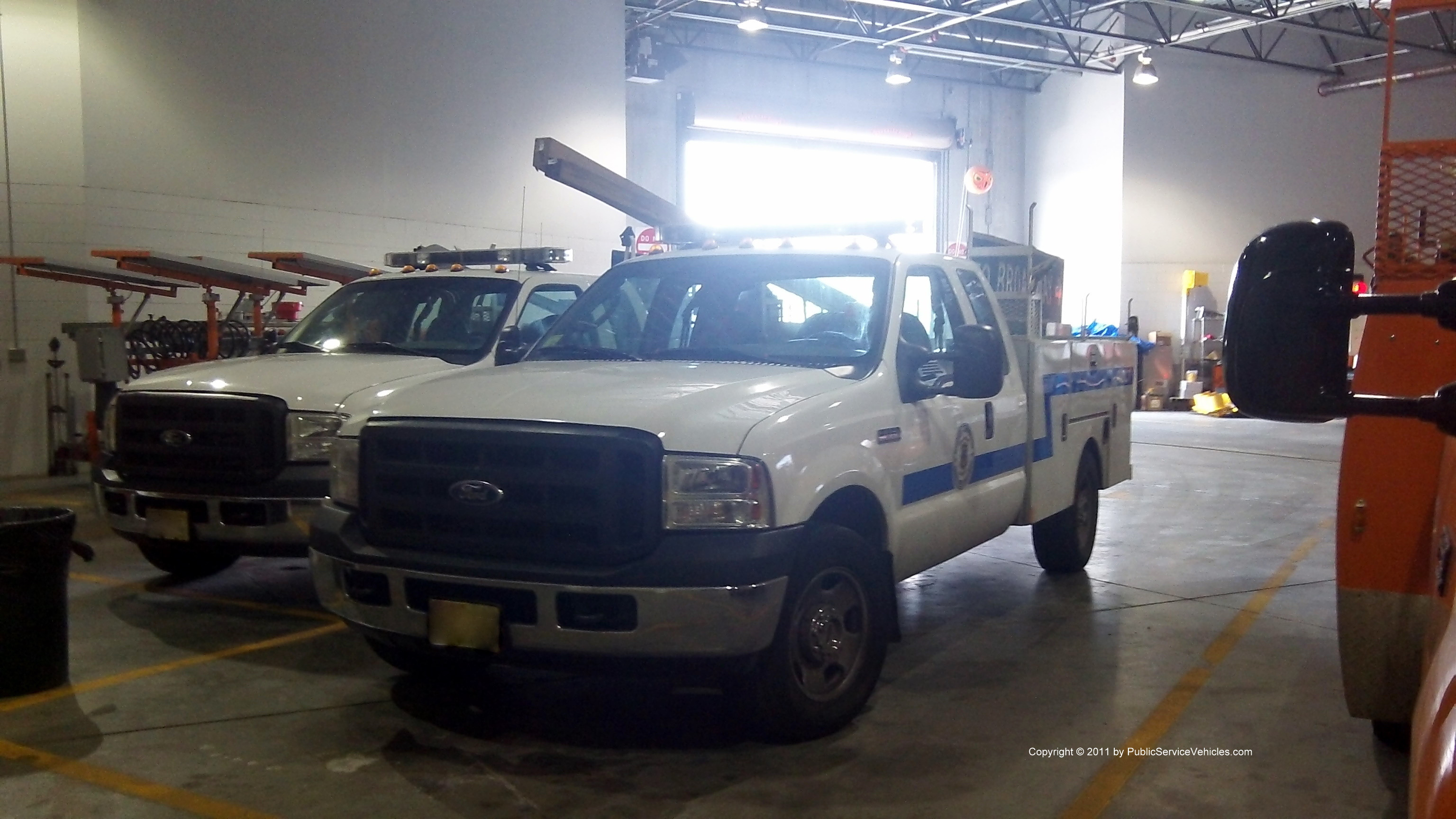 A photo  of Rhode Island Department of Transportation
            Truck 2230, a 2005-2007 Ford F-350 SuperCab             taken by Kieran Egan