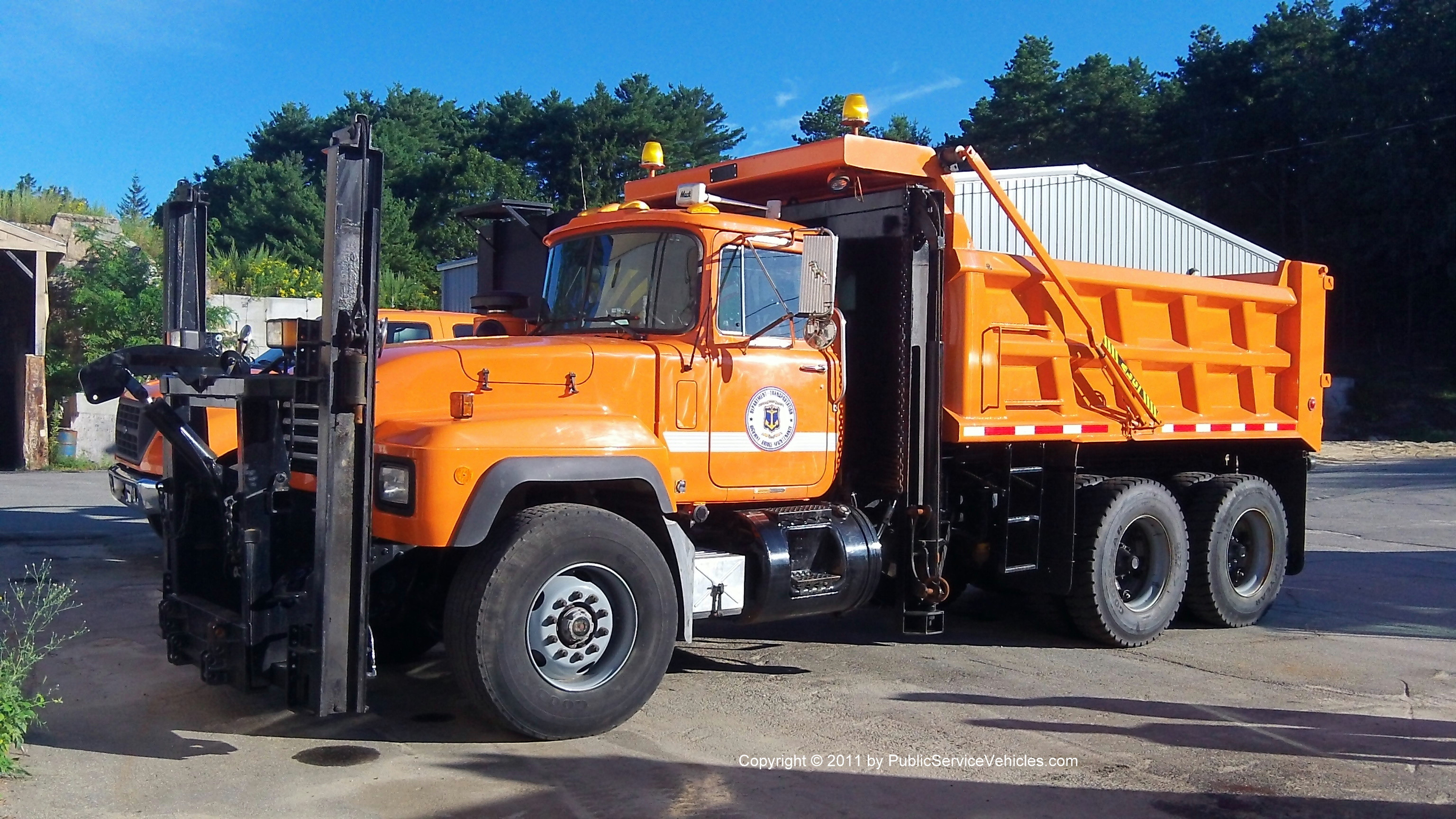 A photo  of Rhode Island Department of Transportation
            Truck 537, a 1990-2010 Mack             taken by Kieran Egan