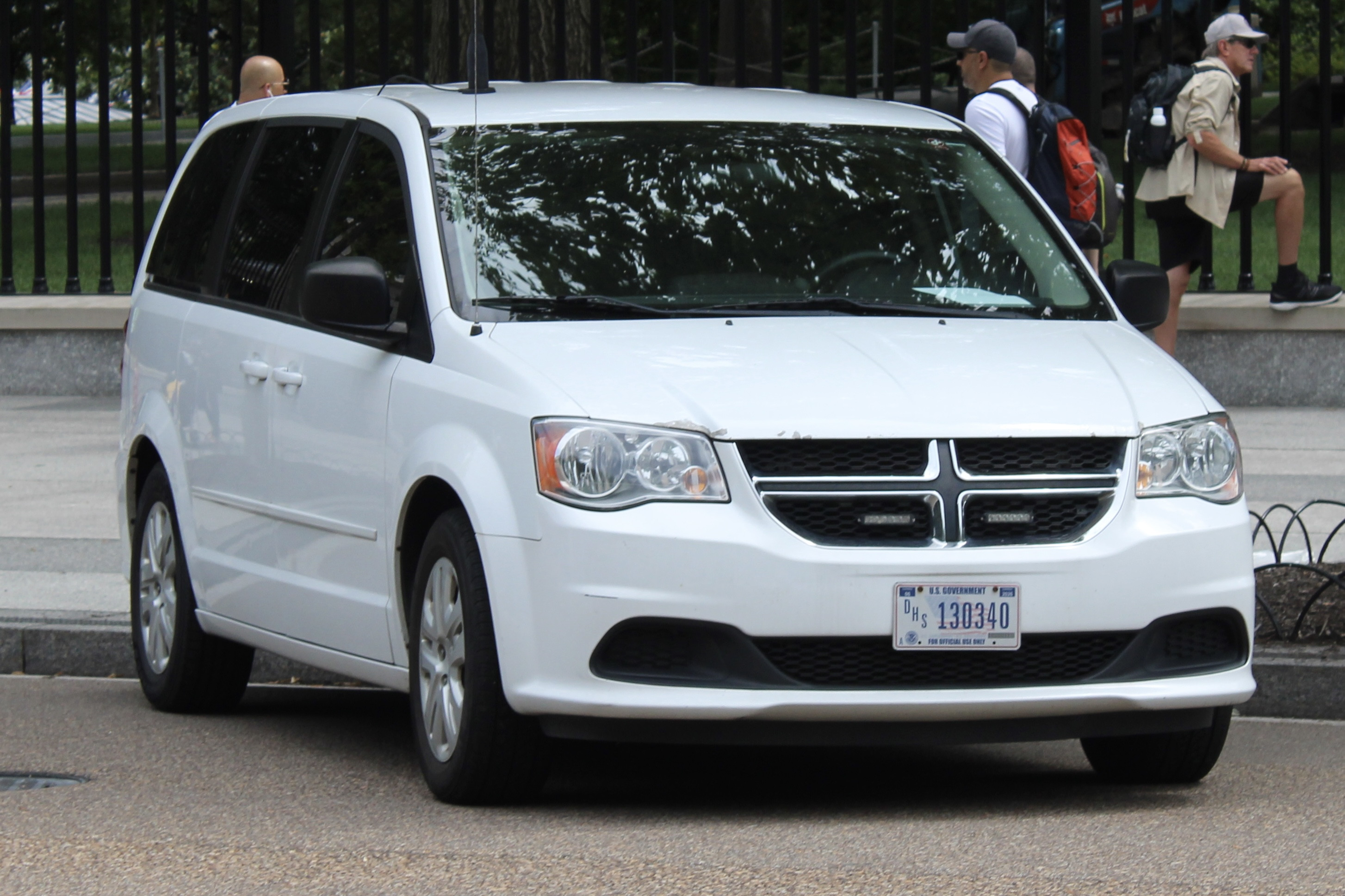 A photo  of United States Secret Service
            Cruiser 0340, a 2011-2020 Dodge Caravan             taken by @riemergencyvehicles