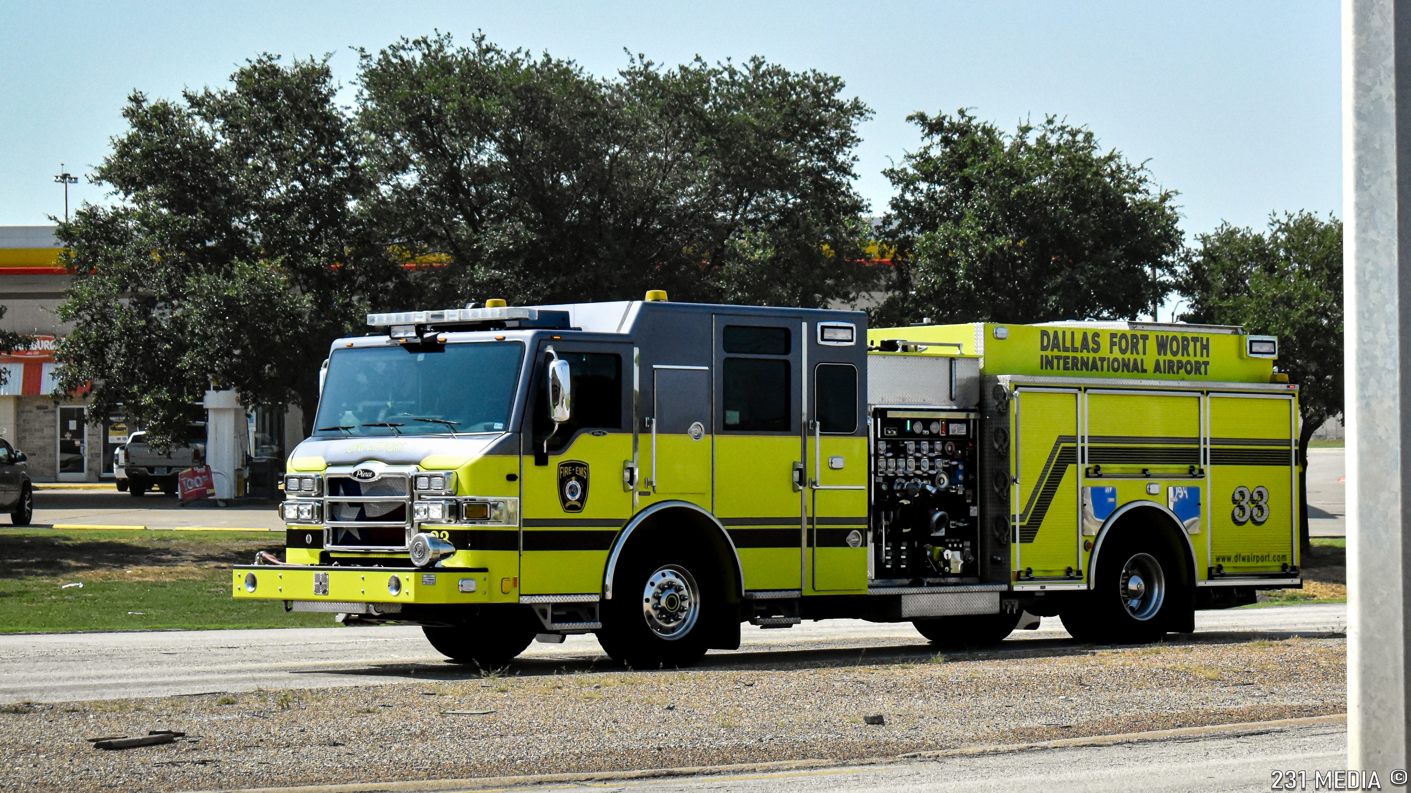 A photo  of Dallas Fort Worth International Airport Fire
            Engine 33, a 2020 Pierce Velocity             taken by Luke Tougas
