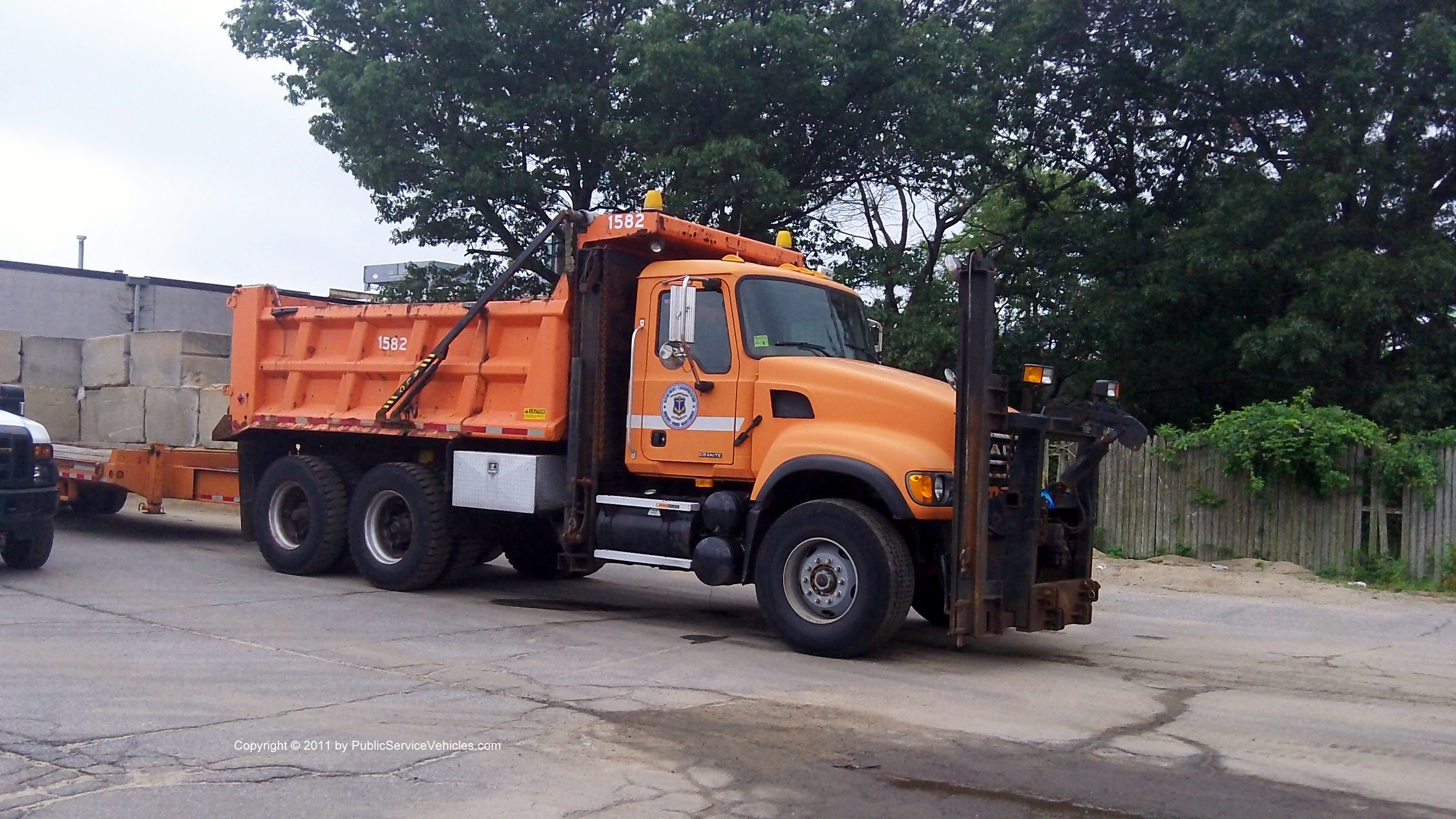 A photo  of Rhode Island Department of Transportation
            Truck 1582, a 1990-2010 Mack             taken by Kieran Egan