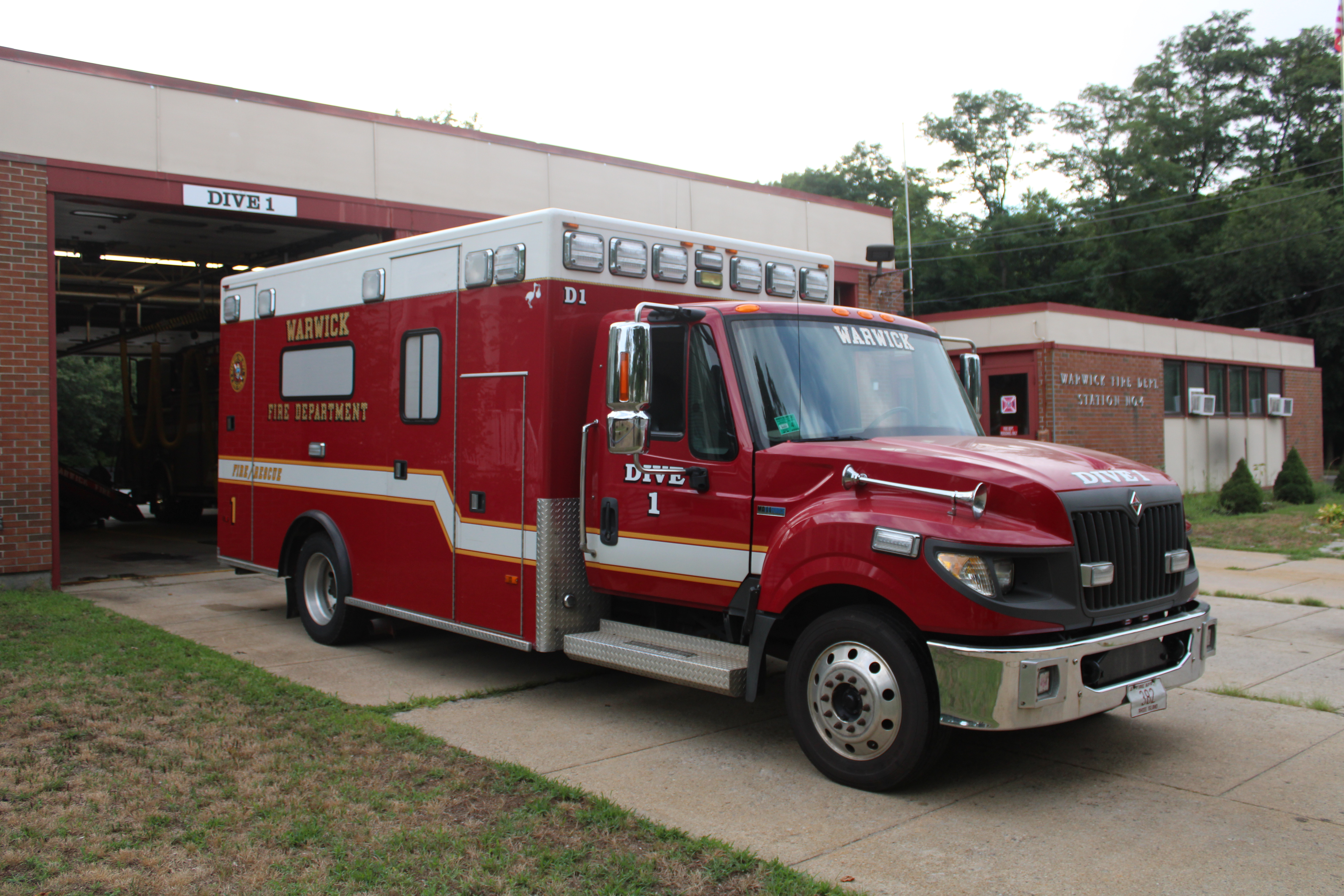 A photo  of Warwick Fire
            Dive 1, a 2012 International TerraStar             taken by @riemergencyvehicles