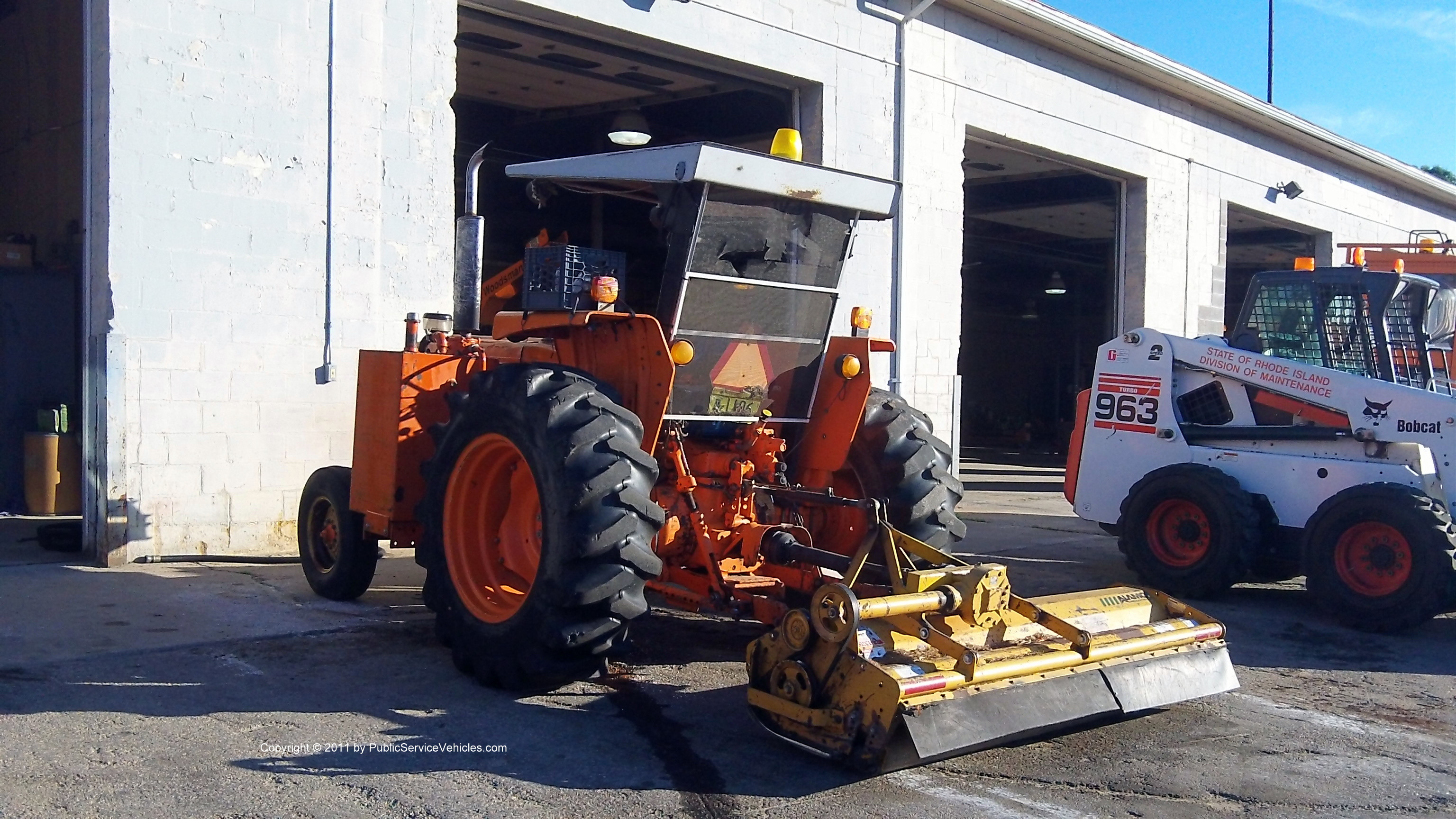 A photo  of Rhode Island Department of Transportation
            Mower 1106, a 1980-2010 Mower             taken by Kieran Egan