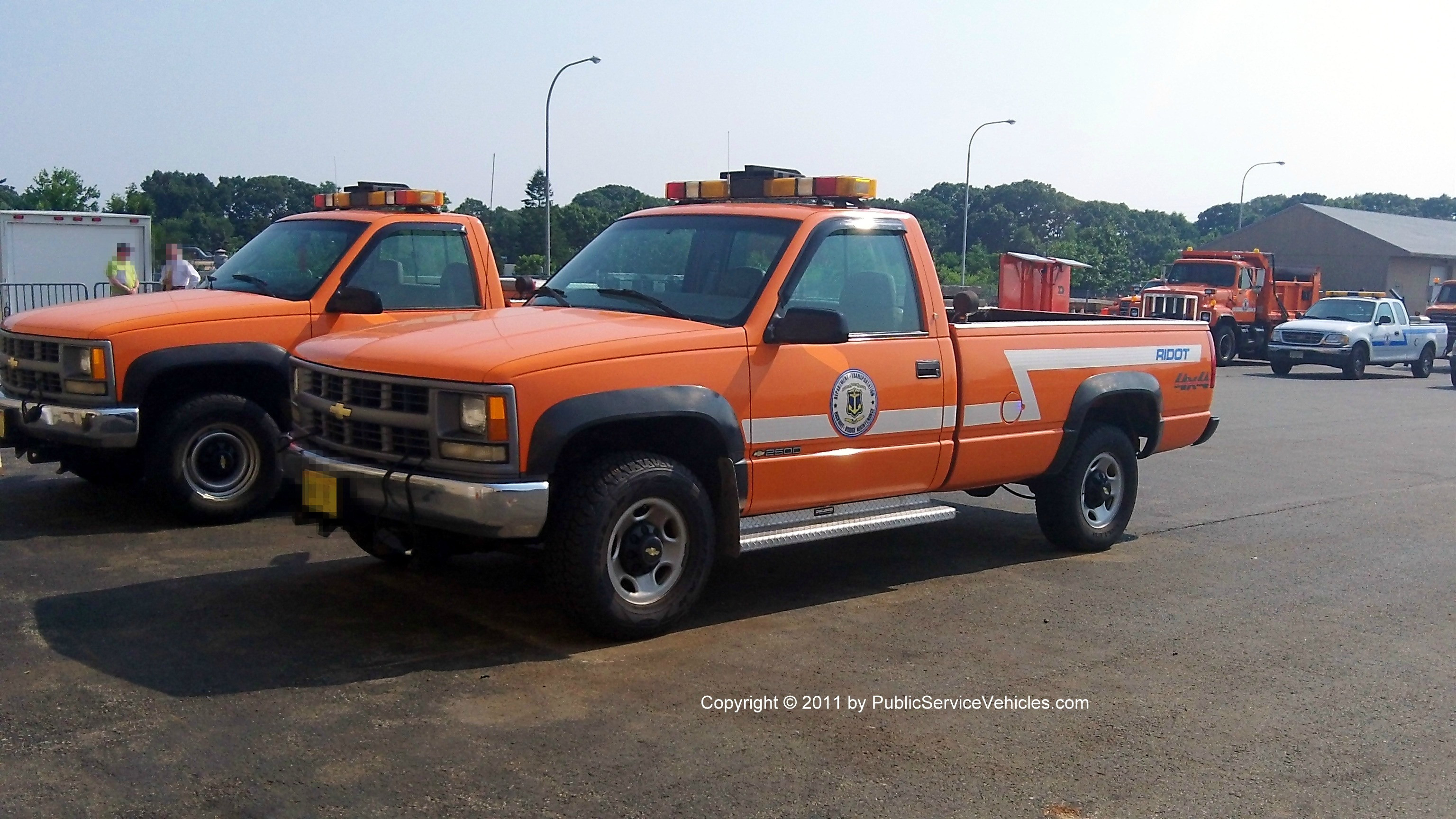 A photo  of Rhode Island Department of Transportation
            Truck 2182, a 1988-1998 Chevrolet 2500             taken by Kieran Egan