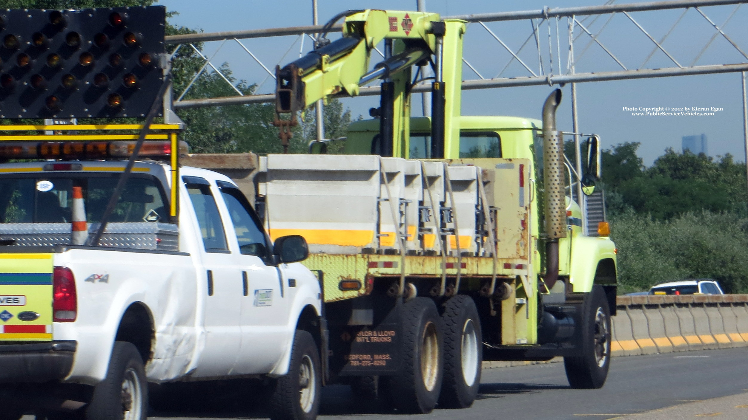 A photo  of Massachusetts Department of Transportation
            Truck 468, a 1980-2000 International             taken by Kieran Egan