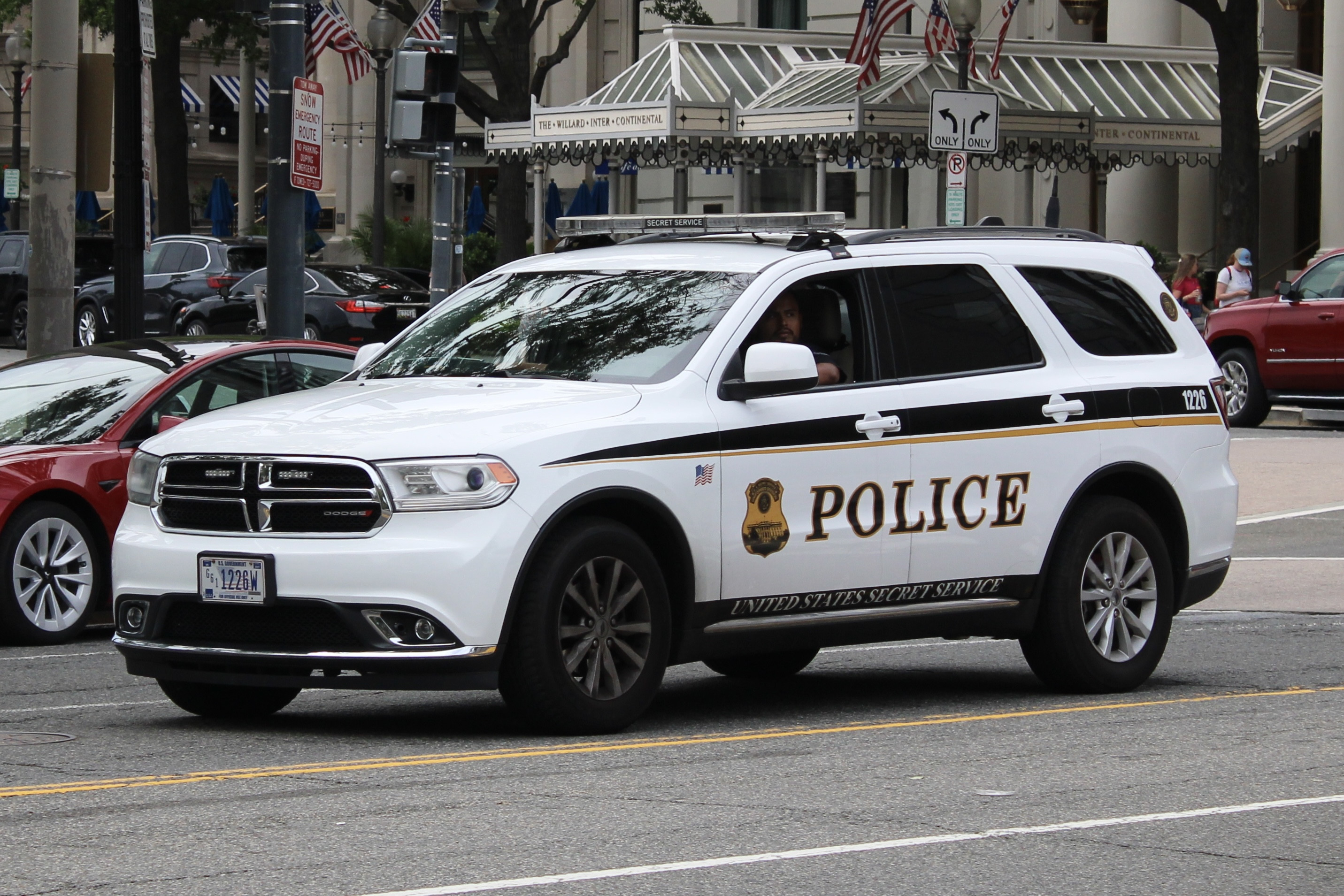 A photo  of United States Secret Service
            Cruiser 1226, a 2014-2017 Dodge Durango             taken by @riemergencyvehicles