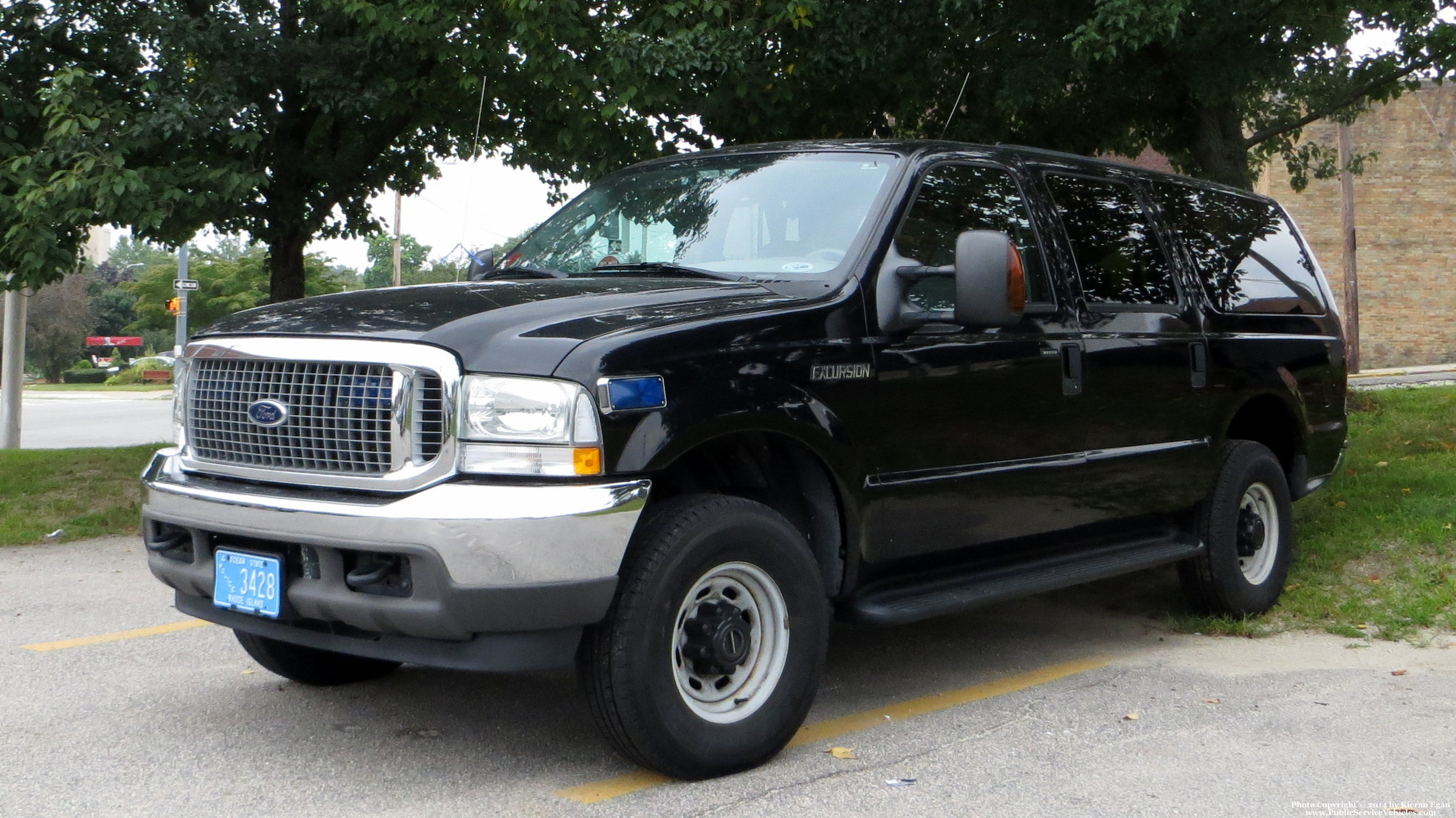 A photo  of Woonsocket Police
            Unmarked Unit, a 2000-2004 Ford Excursion             taken by Kieran Egan