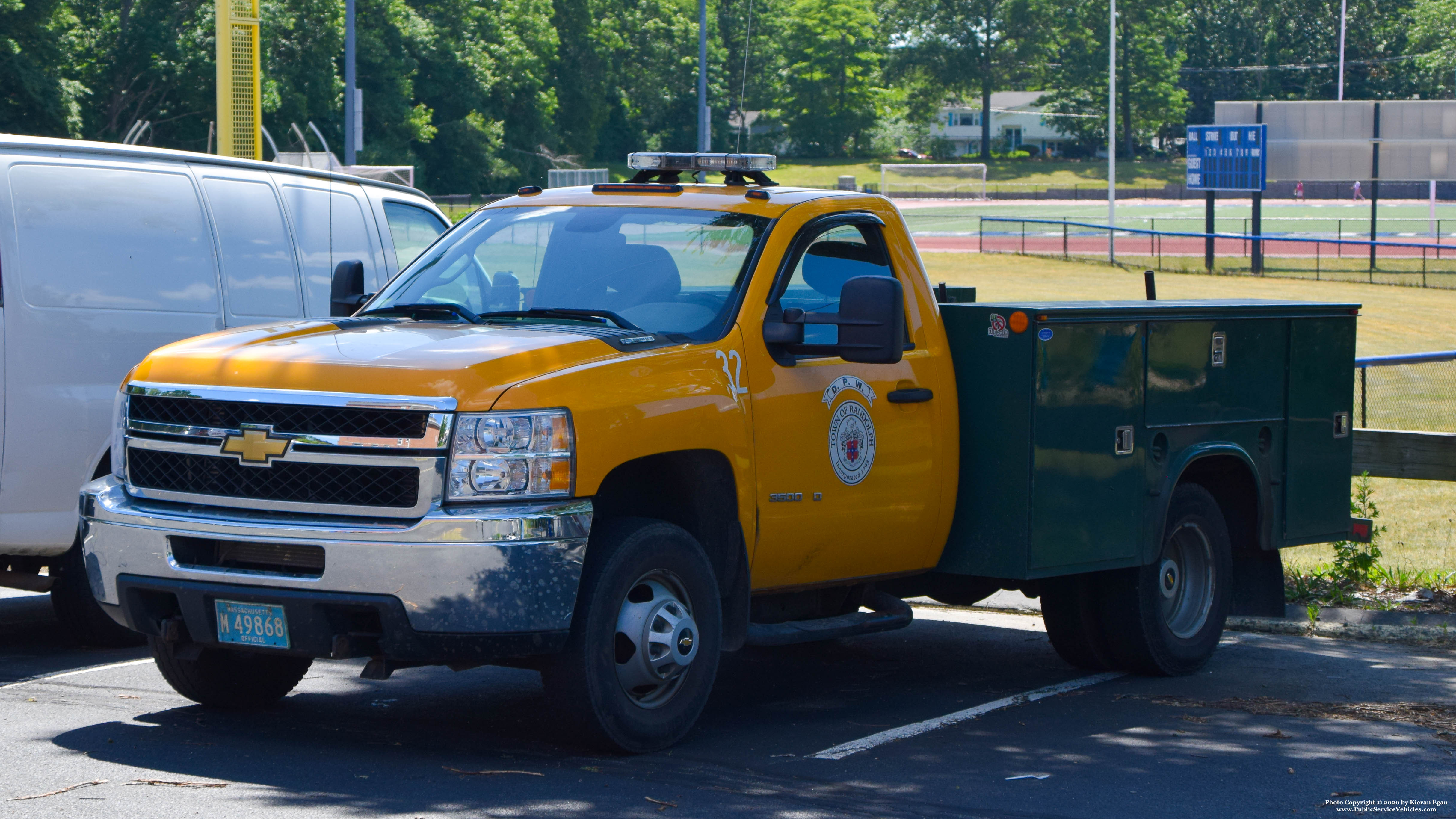 A photo  of Randolph Department of Public Works
            Truck 32, a 2006-2014 Chevrolet Silverado 3500HD             taken by Kieran Egan