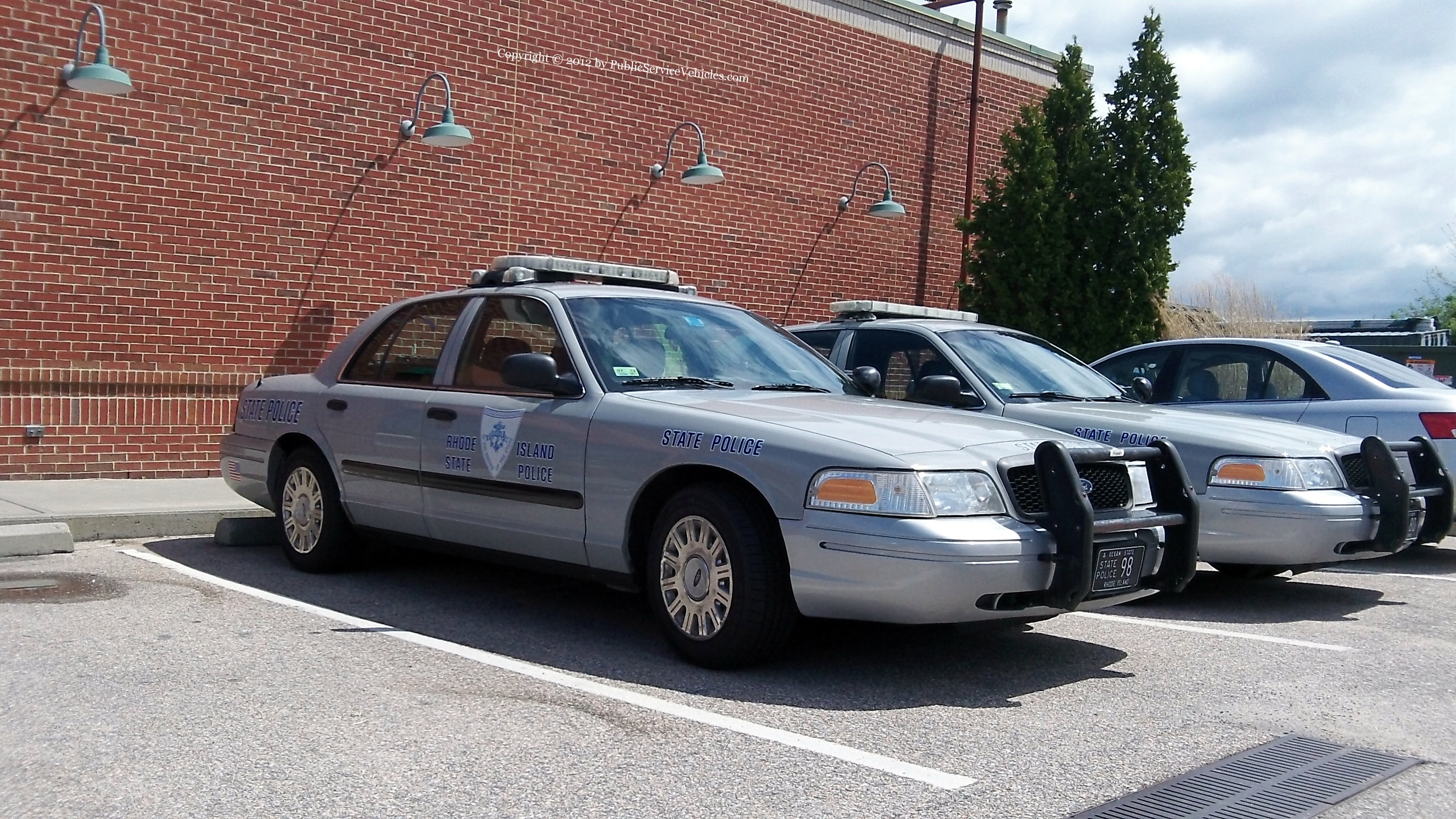 A photo  of Rhode Island State Police
            Cruiser 98, a 2003-2005 Ford Crown Victoria Police Interceptor             taken by Kieran Egan