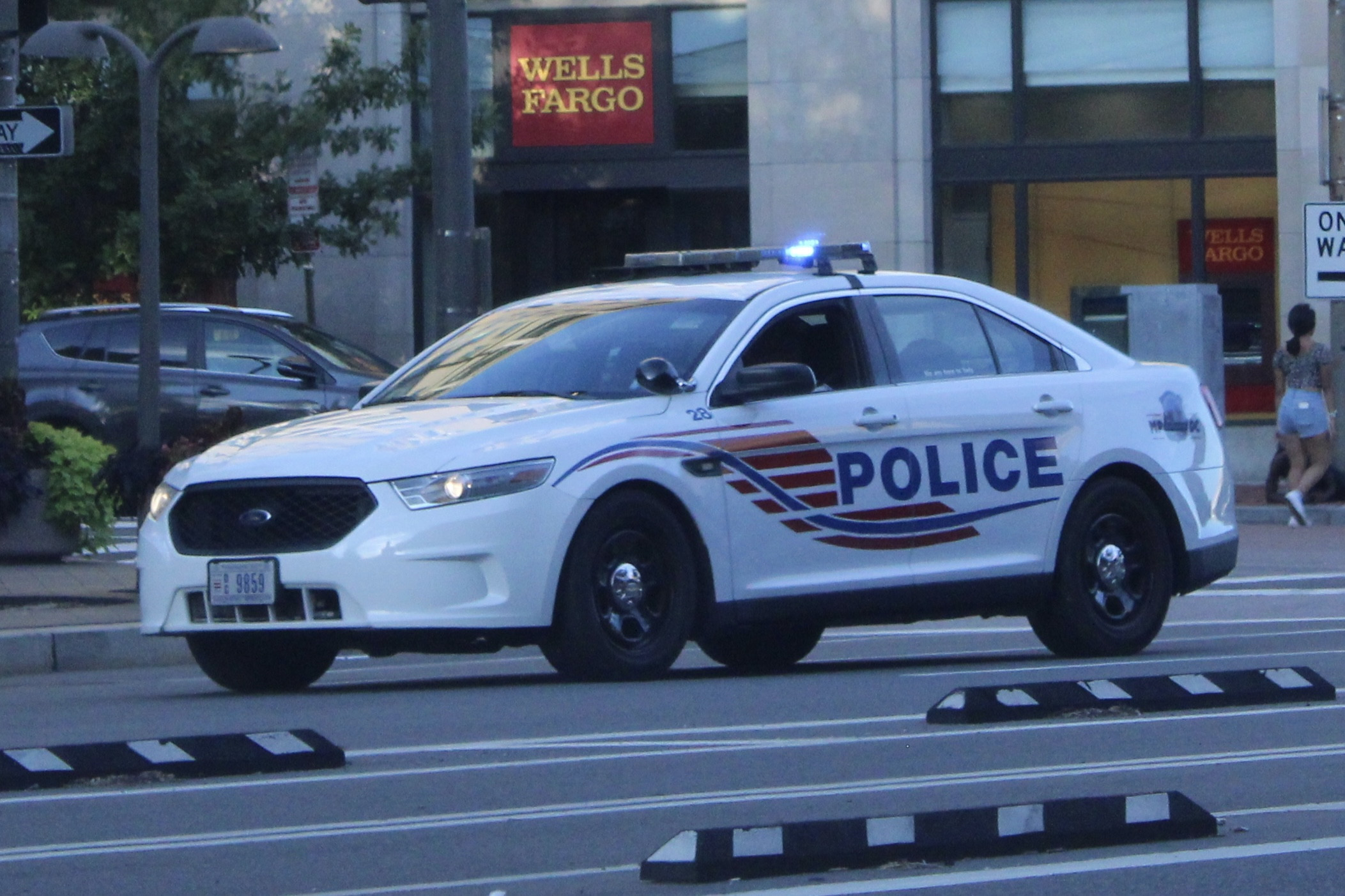 A photo  of Metropolitan Police Department of the District of Columbia
            Cruiser 28, a 2013 Ford Police Interceptor Sedan             taken by @riemergencyvehicles