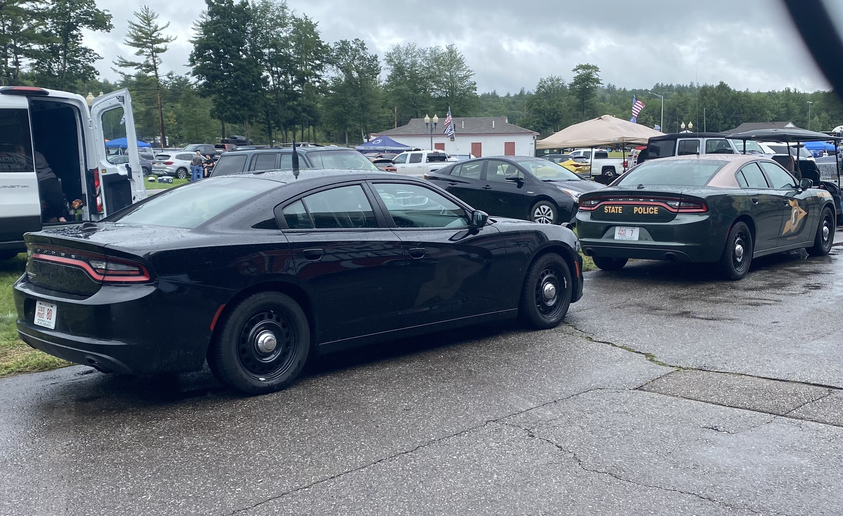 A photo  of New Hampshire State Police
            Cruiser 80, a 2017-2019 Dodge Charger             taken by @riemergencyvehicles