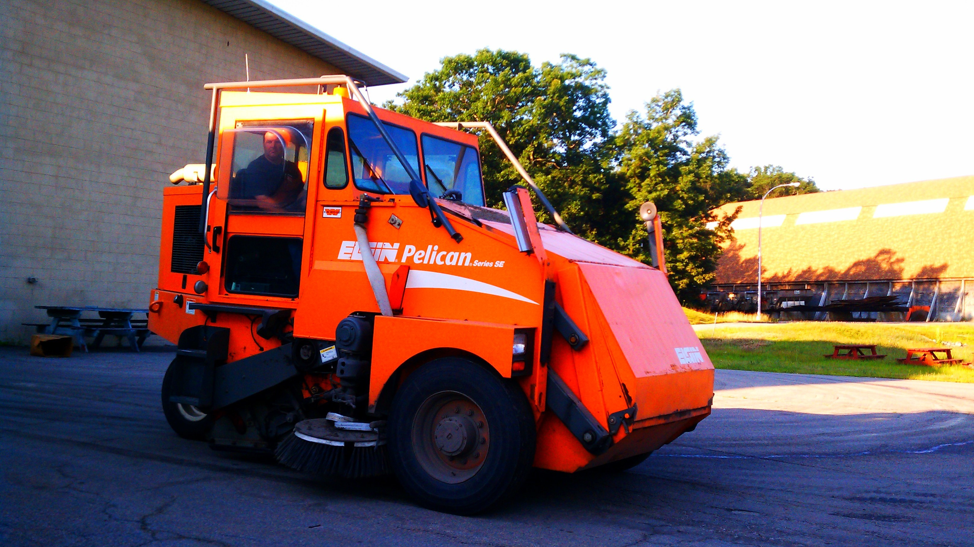 A photo  of Rhode Island Department of Transportation
            Sweeper 1453, a 1989-2007 Elgin Pelican             taken by Kieran Egan