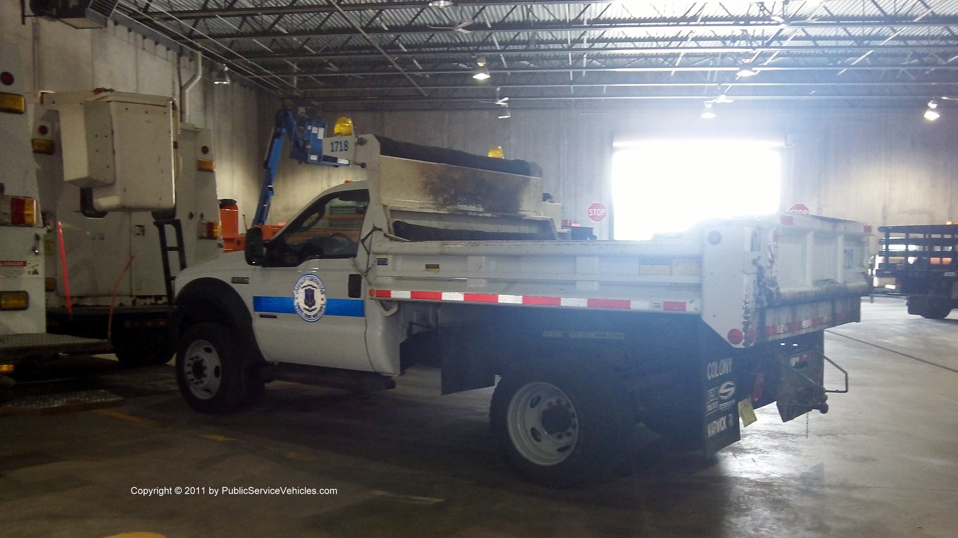 A photo  of Rhode Island Department of Transportation
            Truck 1718, a 2005-2007 Ford F-550             taken by Kieran Egan