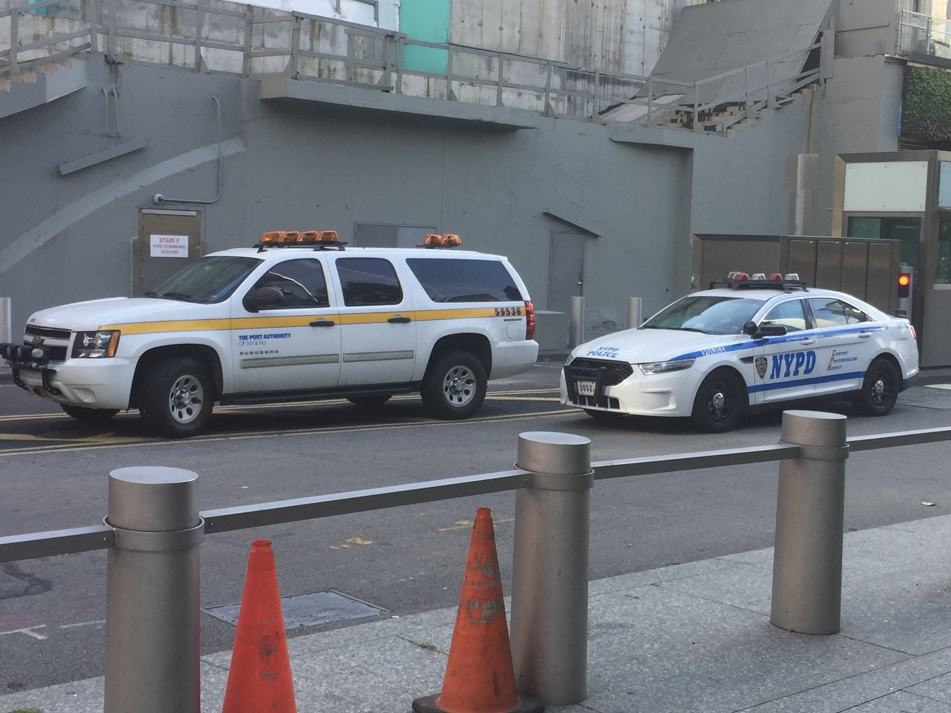 A photo  of New York Police Department
            Cruiser 3052, a 2013-2019 Ford Police Interceptor Sedan             taken by @riemergencyvehicles