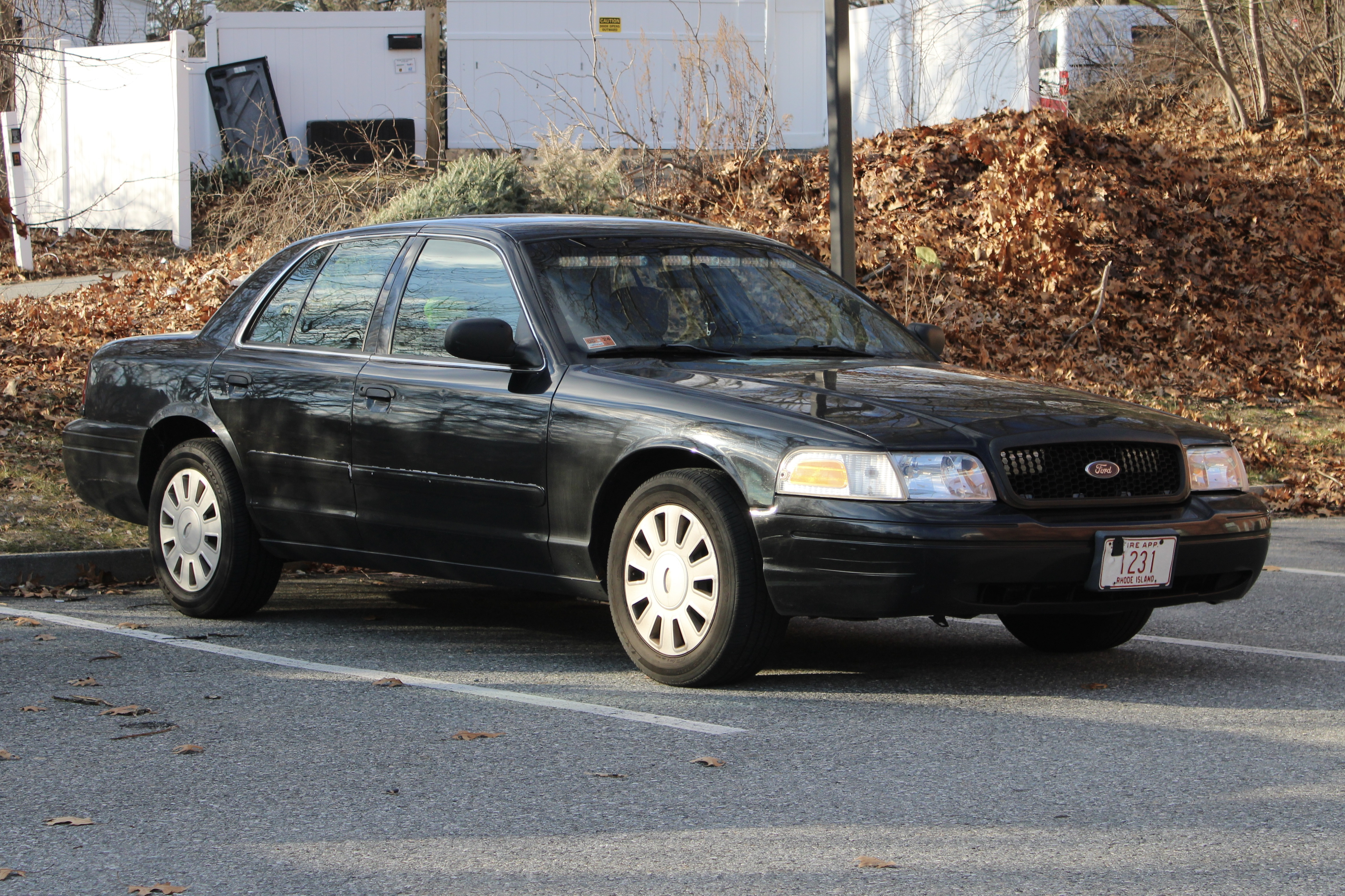 A photo  of Warwick Fire
            Administration Car, a 2006-2008 Ford Crown Victoria Police Interceptor             taken by @riemergencyvehicles